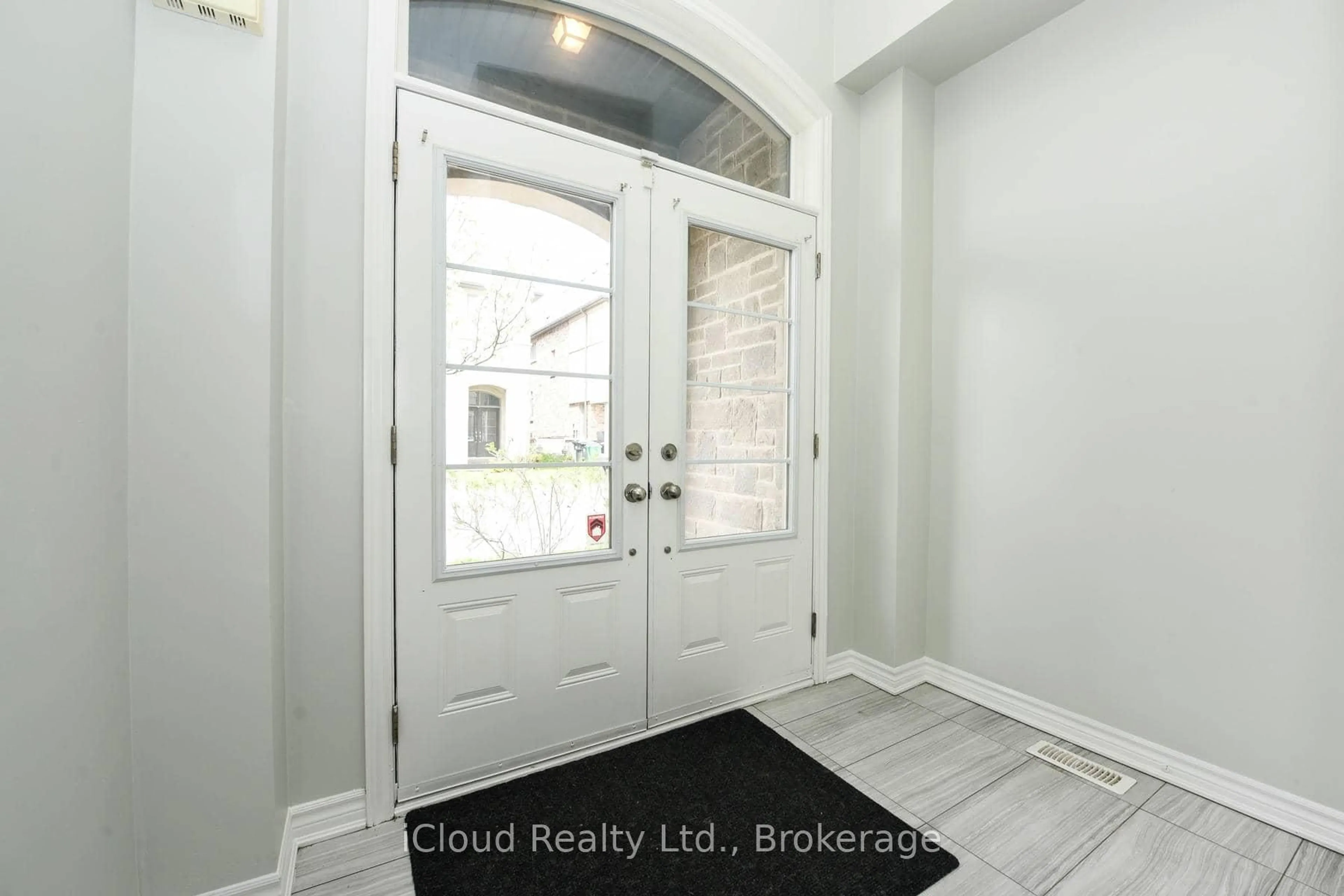 Indoor entryway for 74 Gammon Cres, Brampton Ontario L6Y 6B7