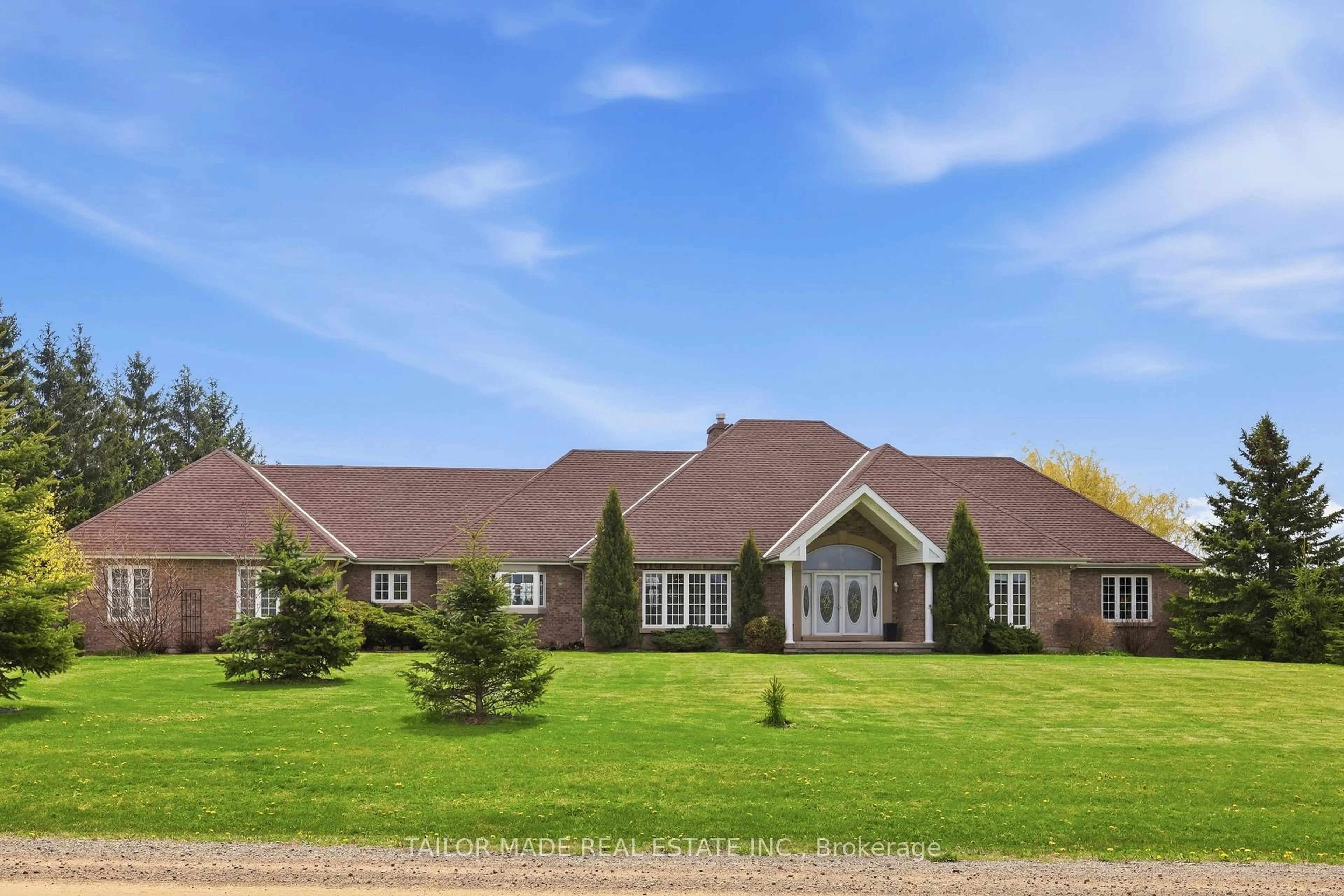 A pic from outside/outdoor area/front of a property/back of a property/a pic from drone, unknown for 1749 Station Rd, Caledon Ontario L7C 3L2
