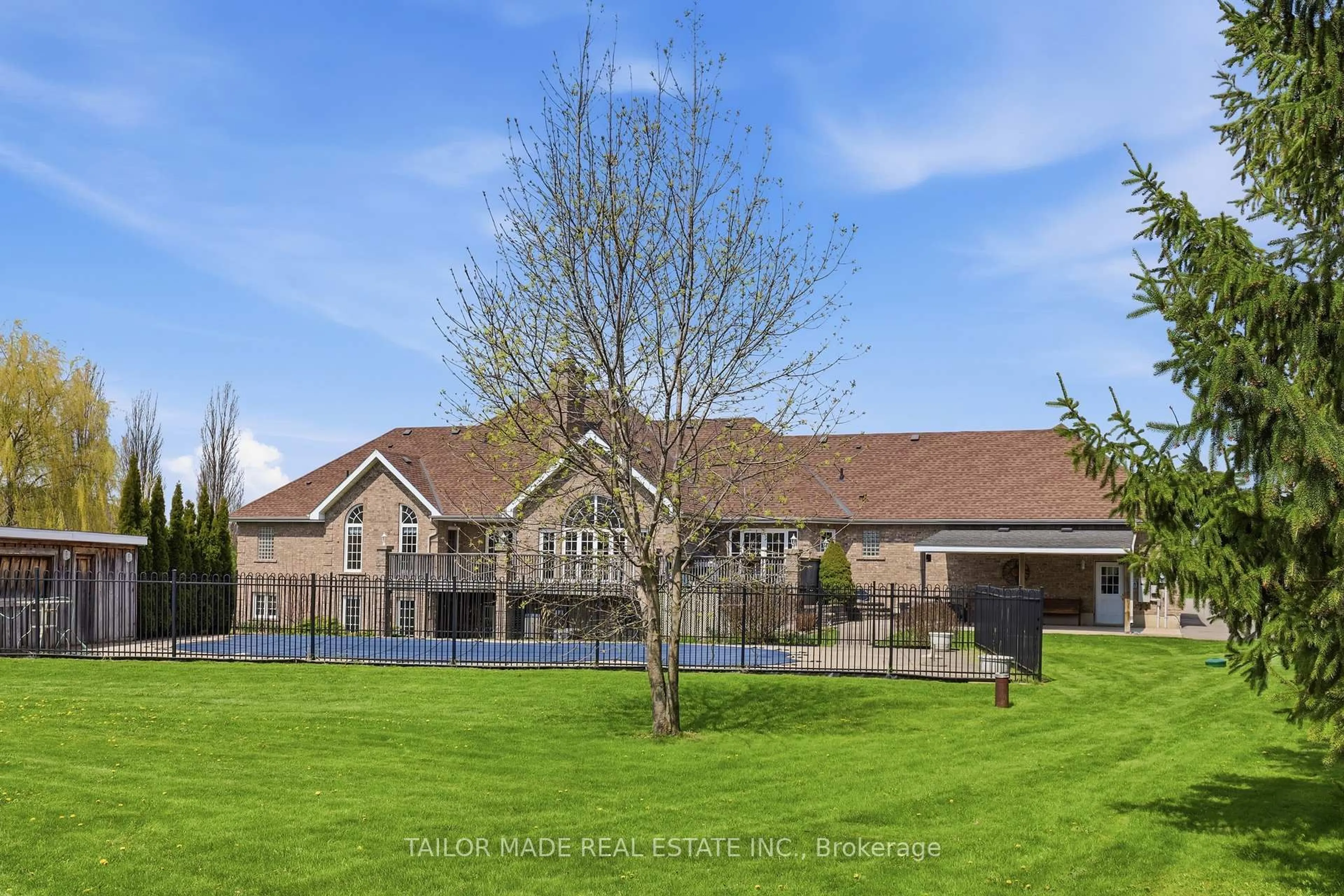 A pic from outside/outdoor area/front of a property/back of a property/a pic from drone, building for 1749 Station Rd, Caledon Ontario L7C 3L2