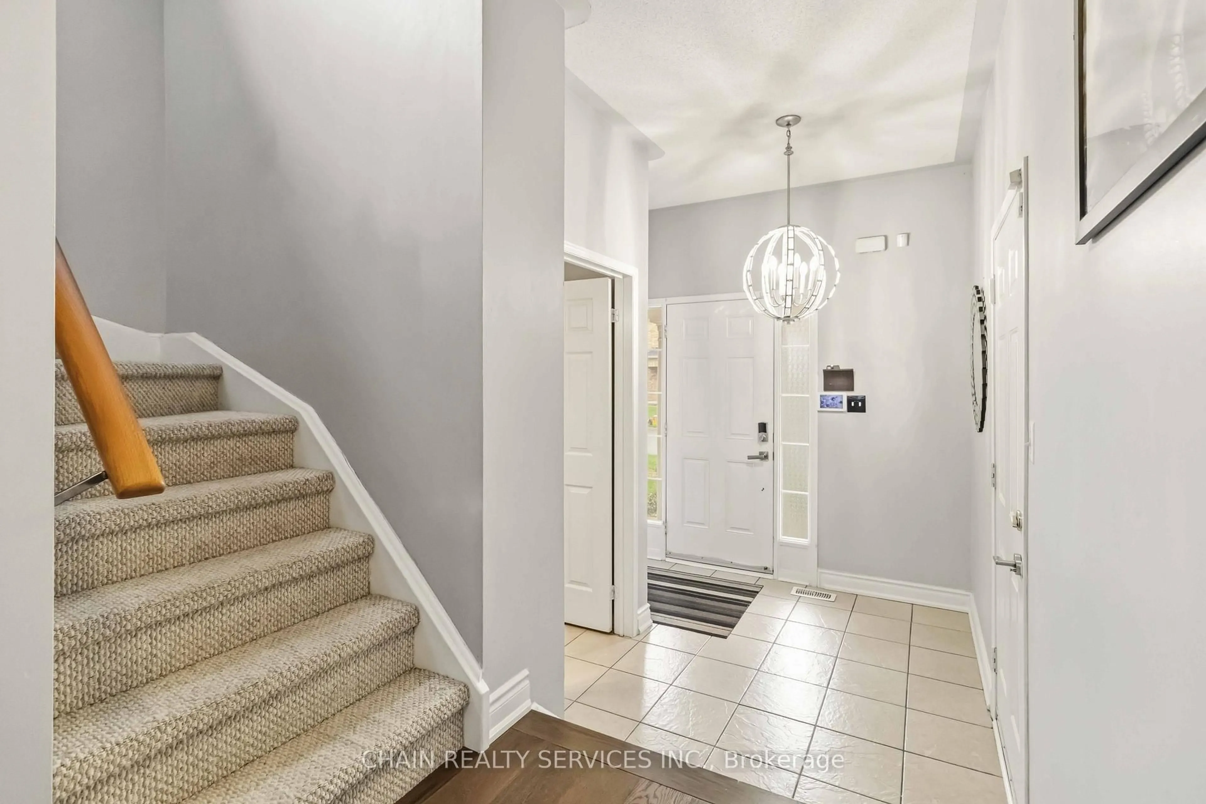 Indoor entryway for 36 Crannyfield Dr, Brampton Ontario L7A 3X2