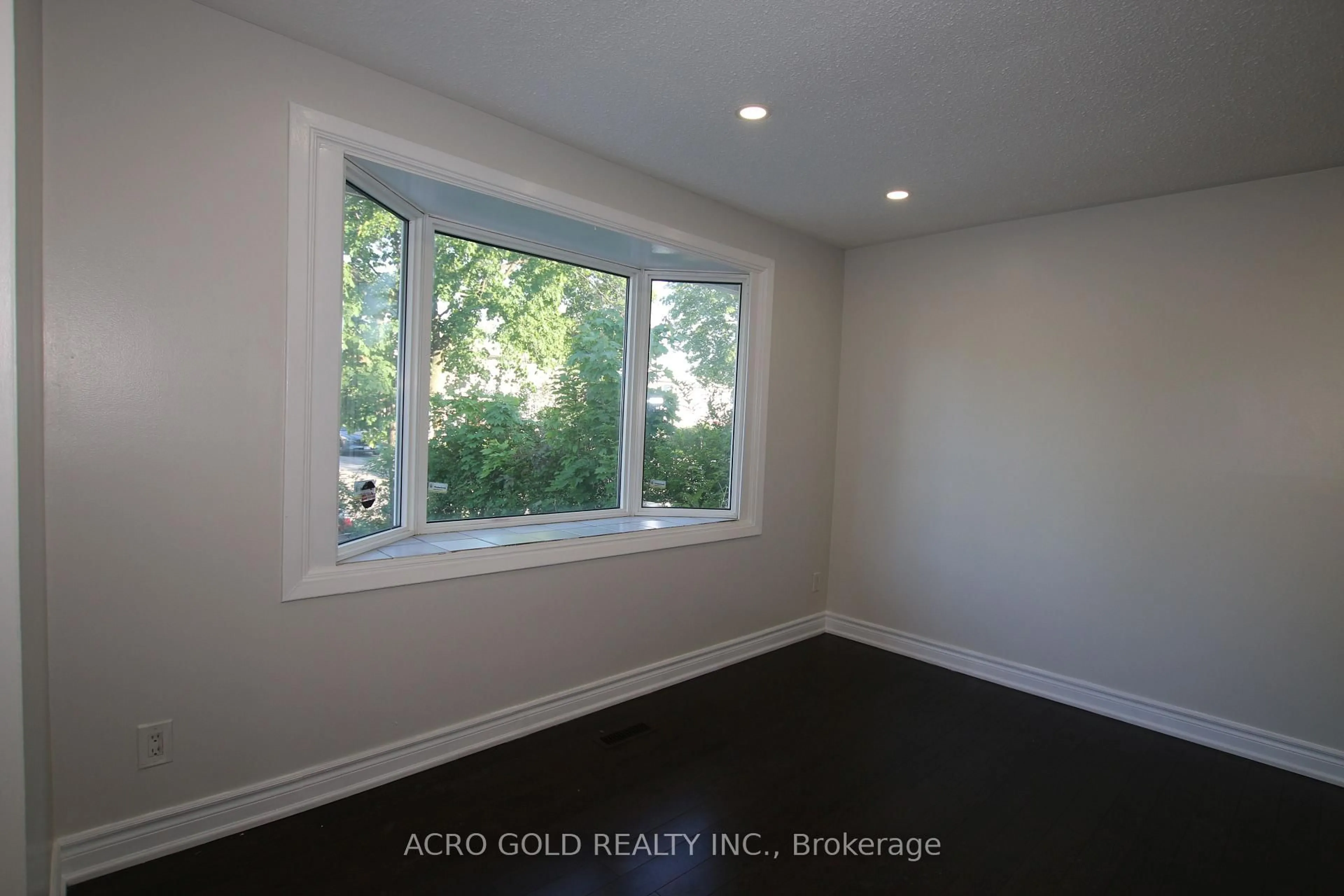 A pic of a room for 96 Archdekin Dr, Brampton Ontario L6V 1Y7