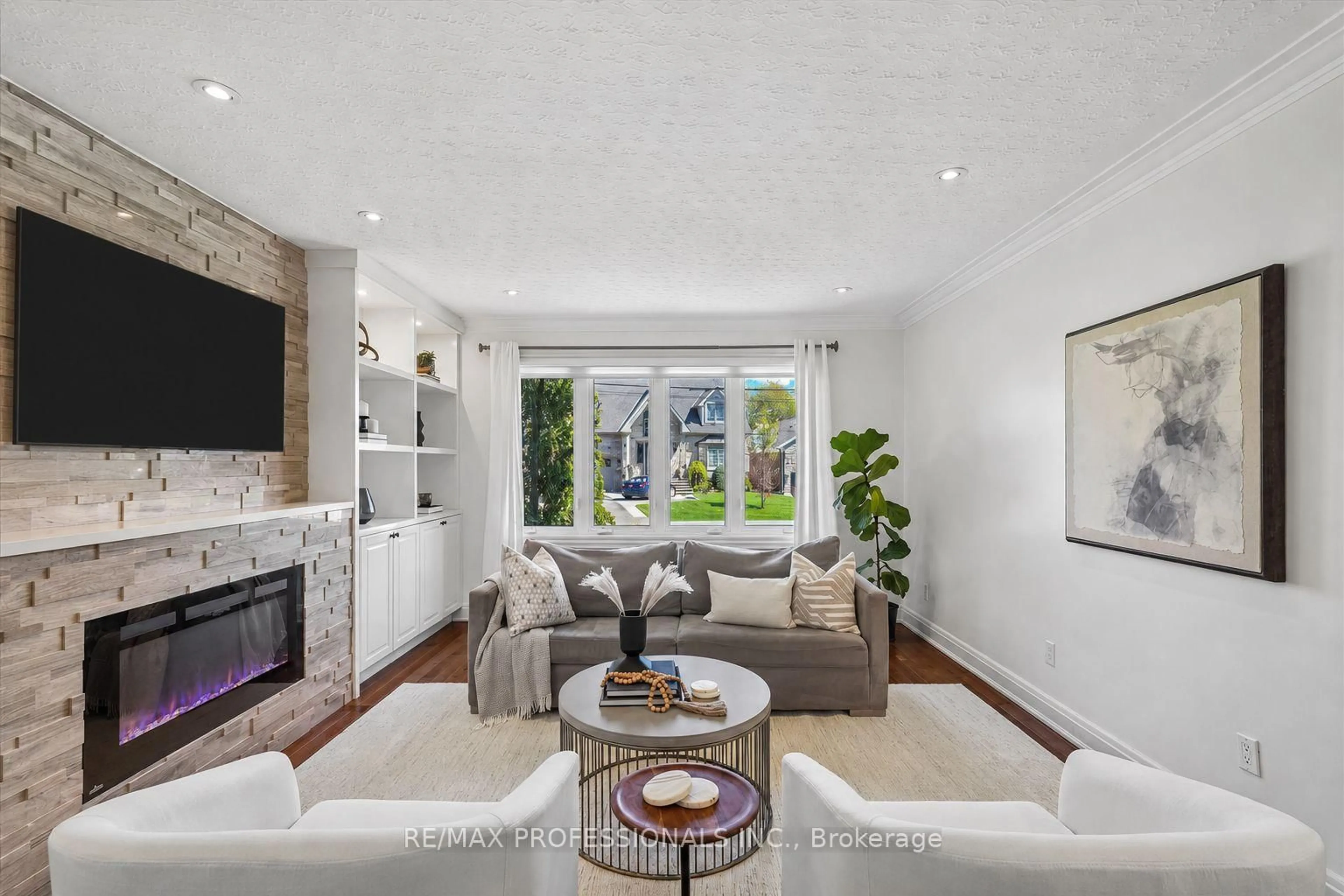 Living room with furniture, unknown for 28 Spring Garden Rd, Toronto Ontario M8Z 3X1
