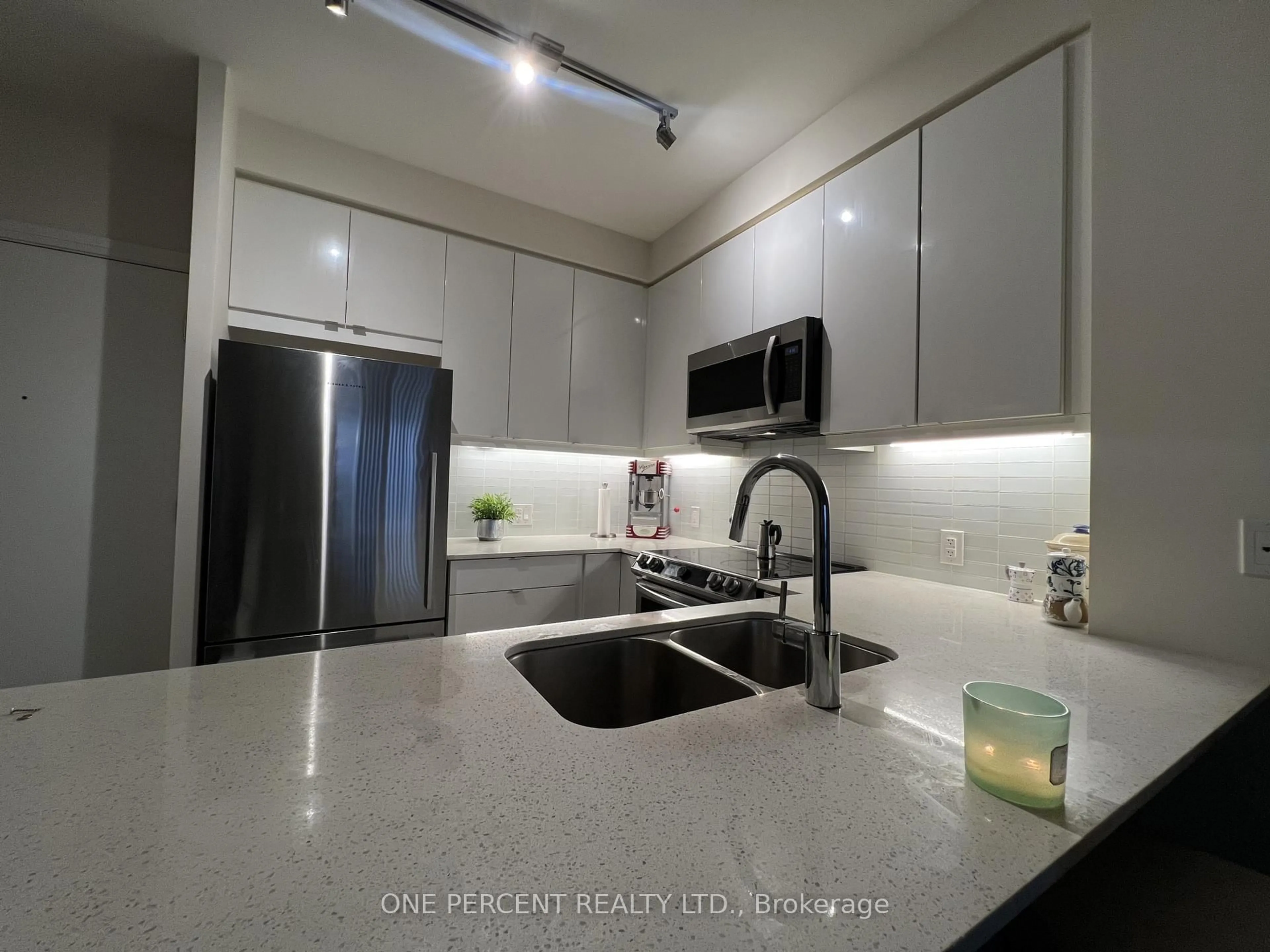 Unknown for 50 Thomas Riley Rd #819, Toronto Ontario M9B 0C1