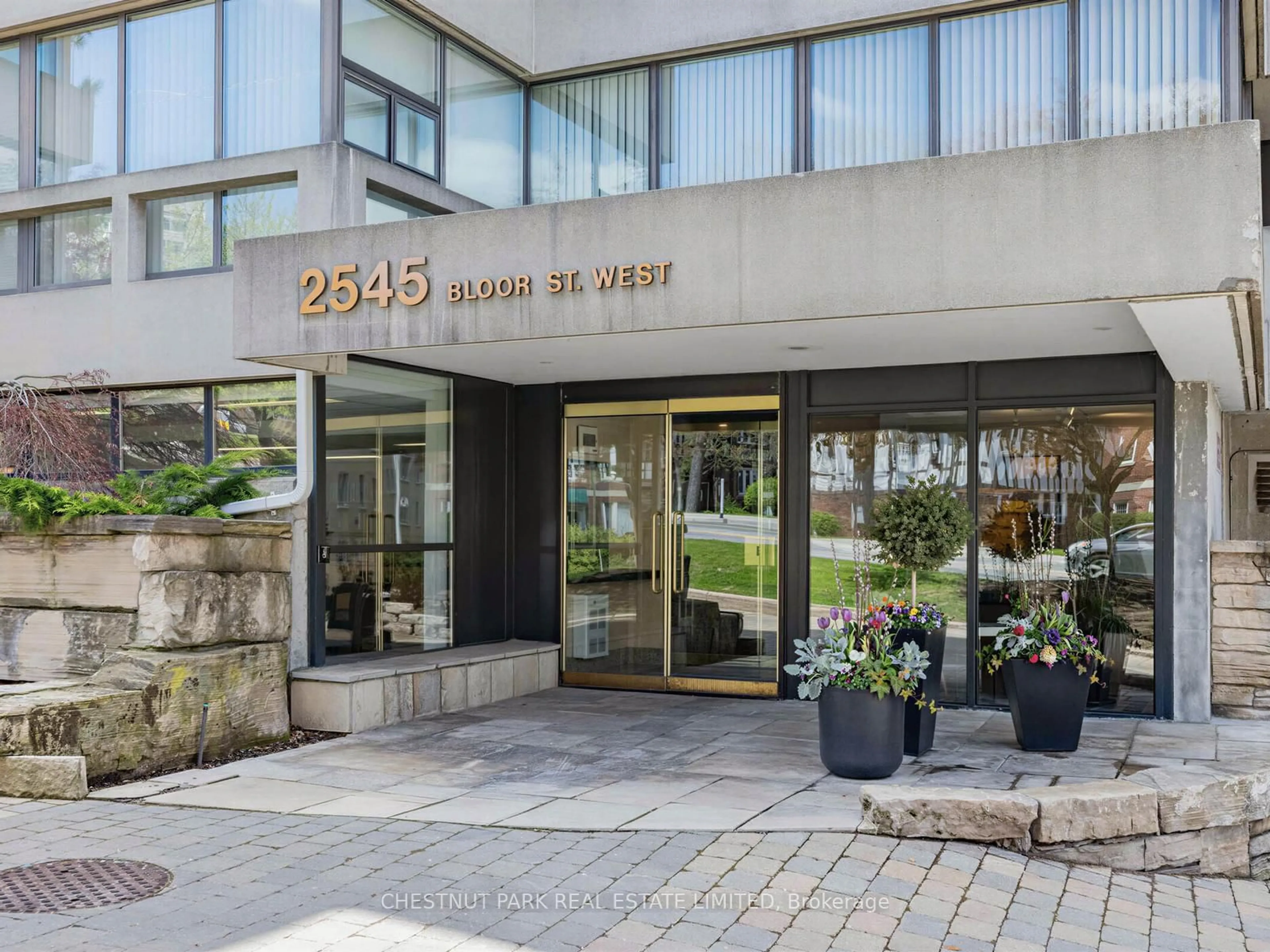 Lobby for 2545 Bloor St #202, Toronto Ontario M6S 1S1