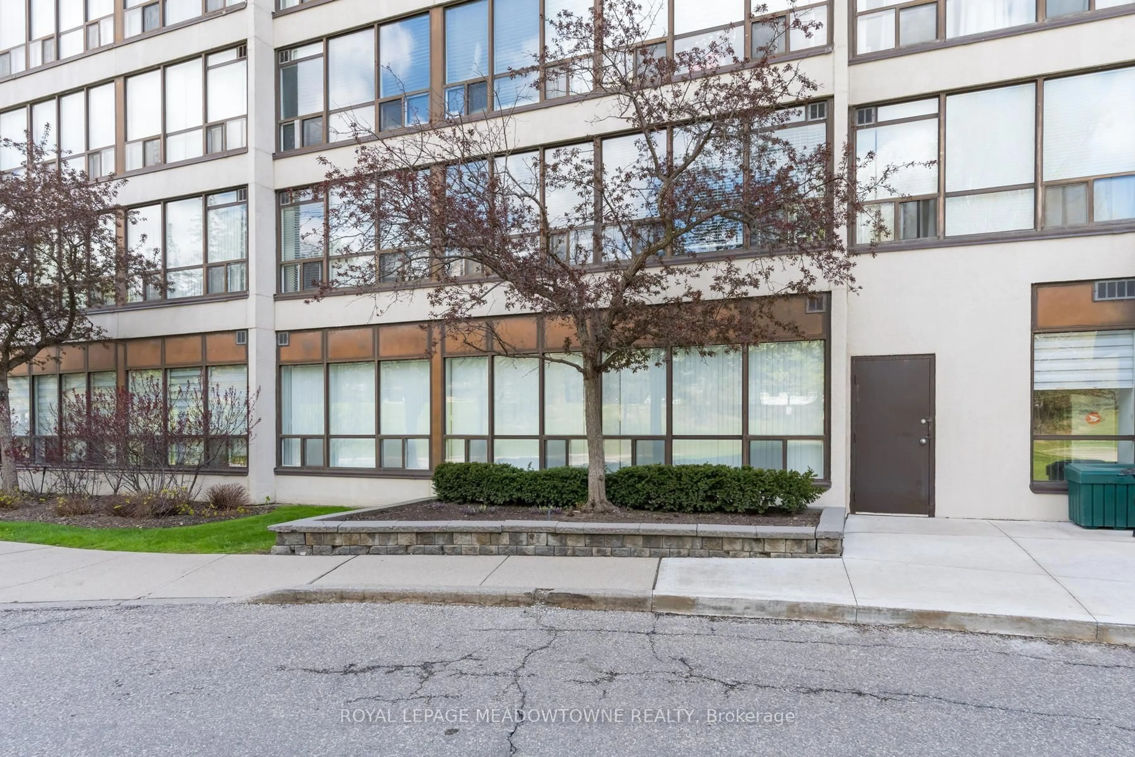 Unknown for 10 Laurelcrest St #104, Brampton Ontario L6S 5Y3