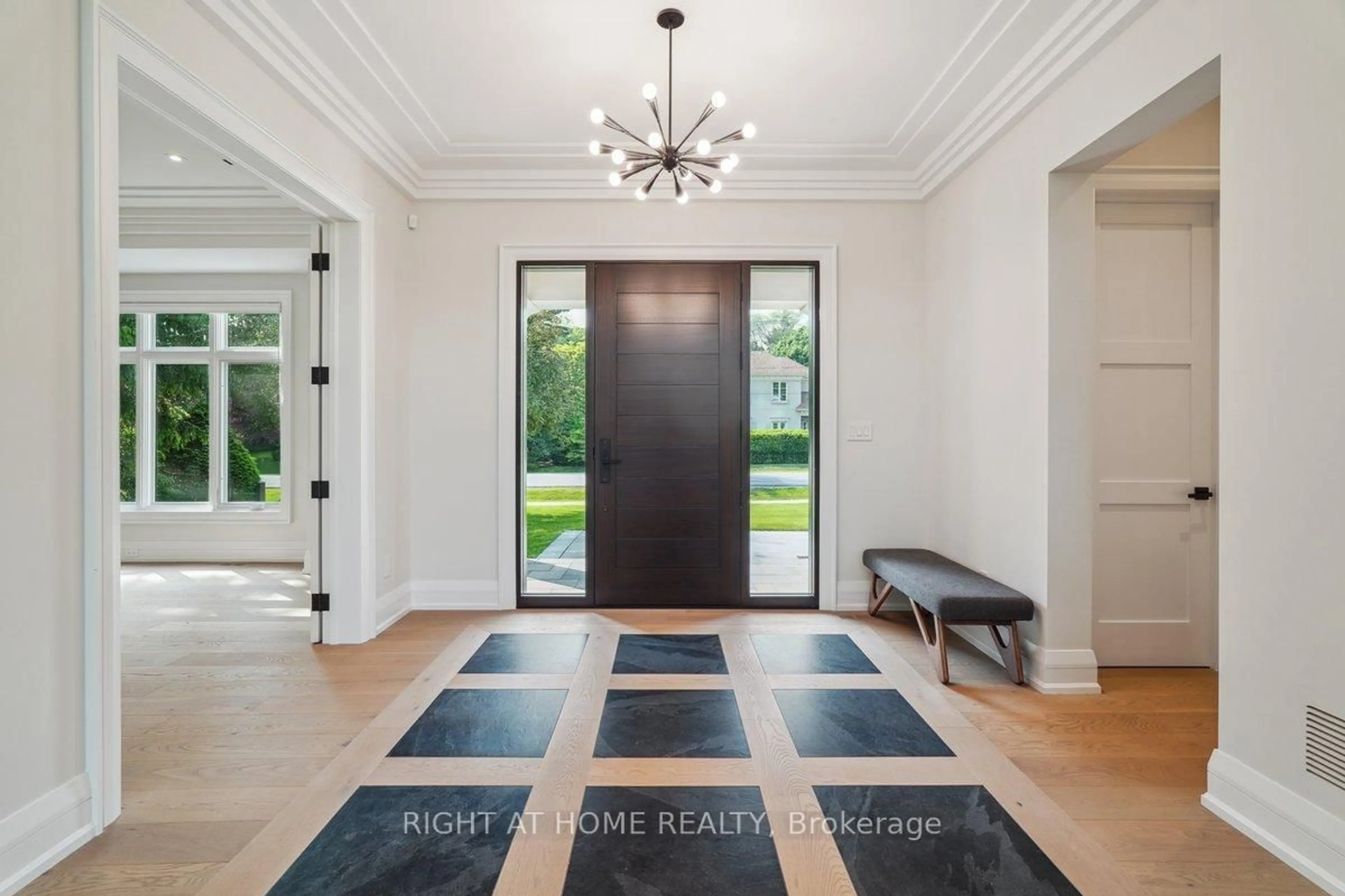 Indoor entryway for 1260 Braeside Dr, Oakville Ontario L6J 2A4