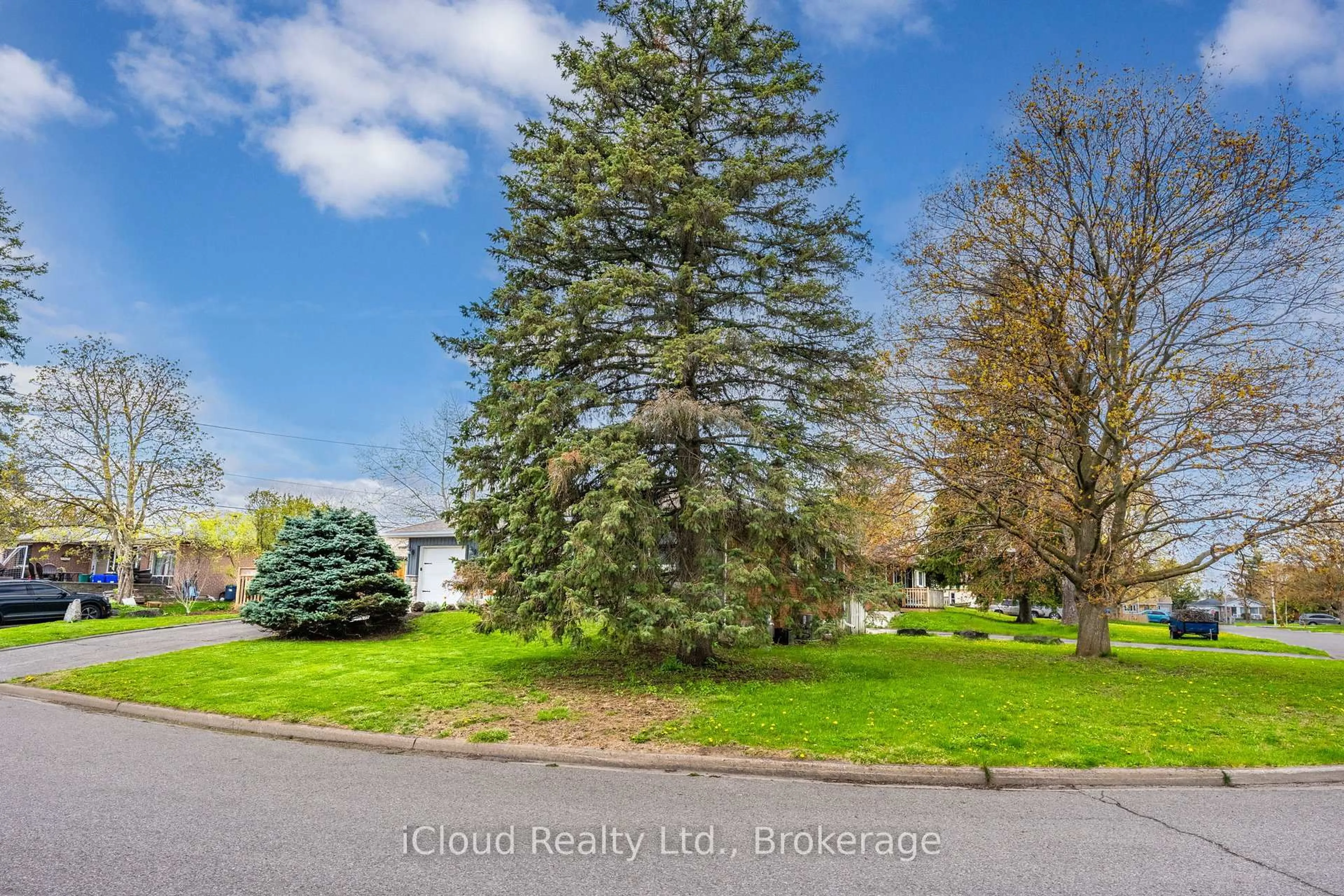 A pic from outside/outdoor area/front of a property/back of a property/a pic from drone, unknown for 146 Wynford Pl, Halton Hills Ontario L7J 2L5