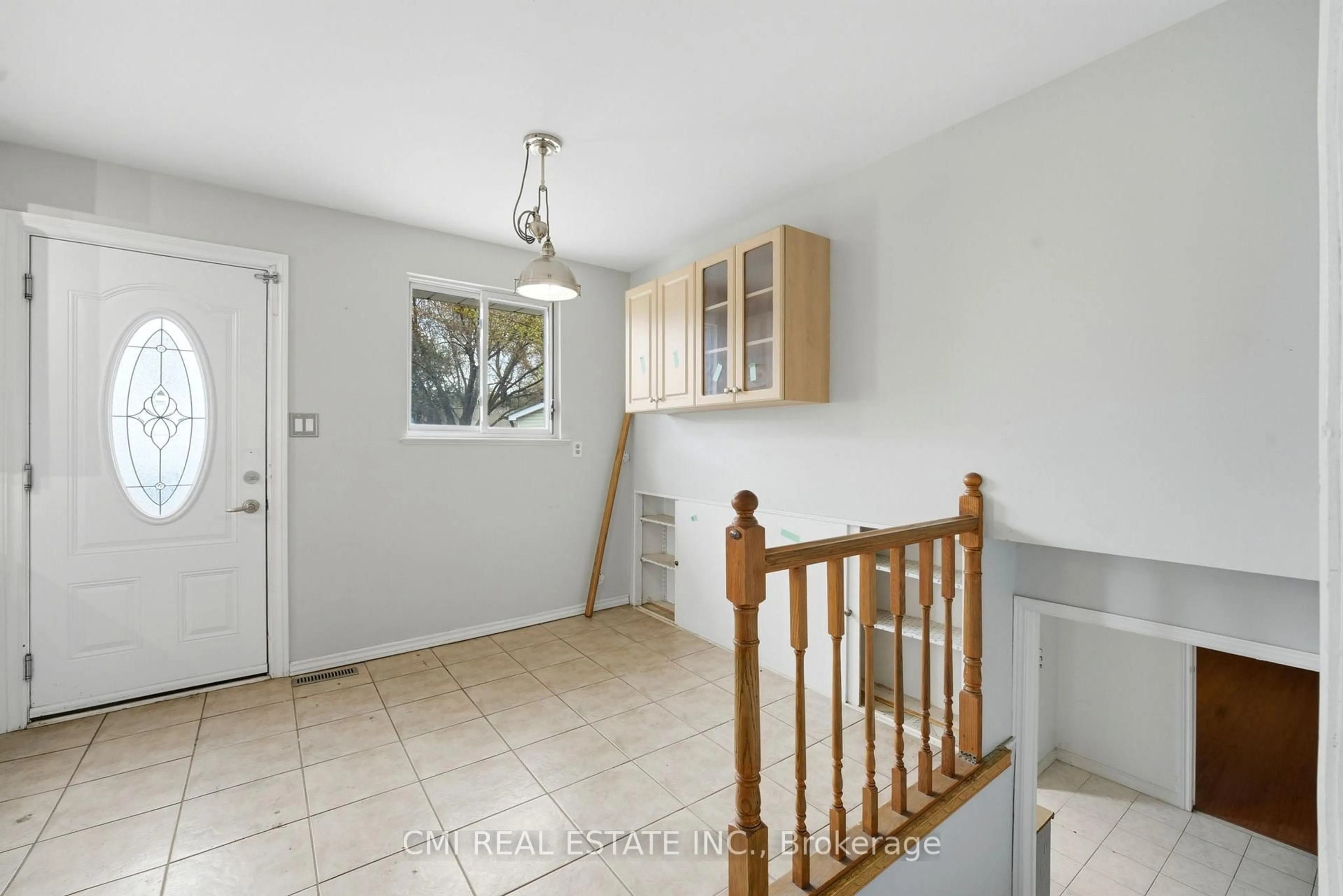 Indoor entryway for 418 Ginger Dwns, Mississauga Ontario L5A 3A7
