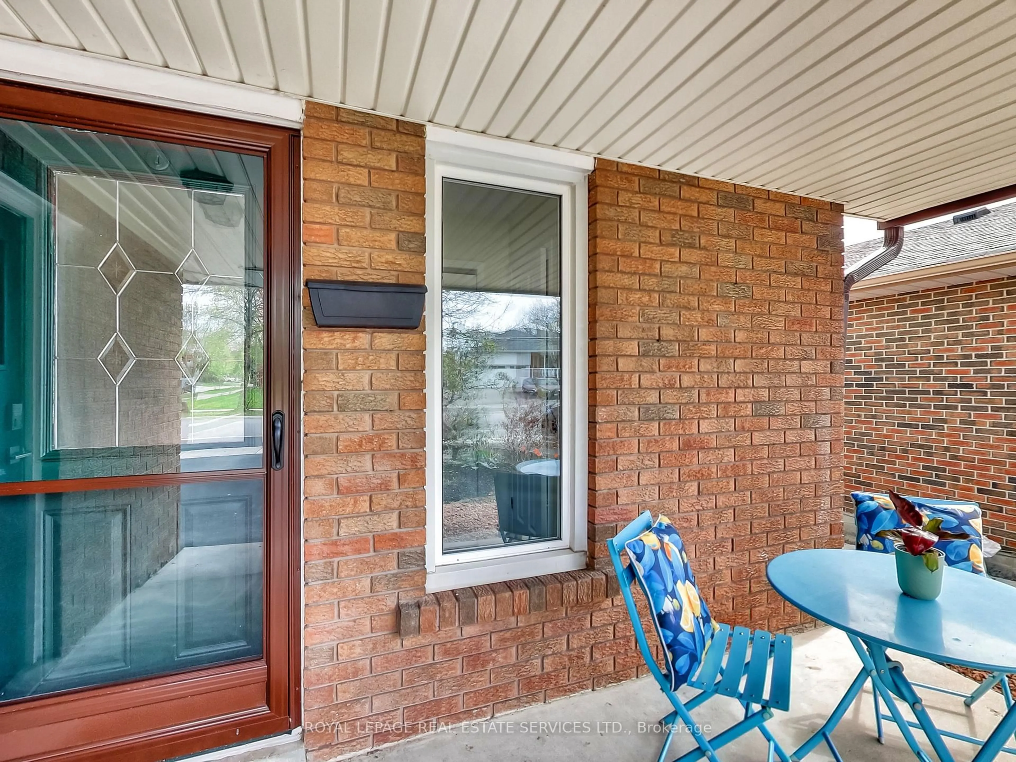 Home with brick exterior material, street for 27 Bremen Lane, Mississauga Ontario L5M 1G7