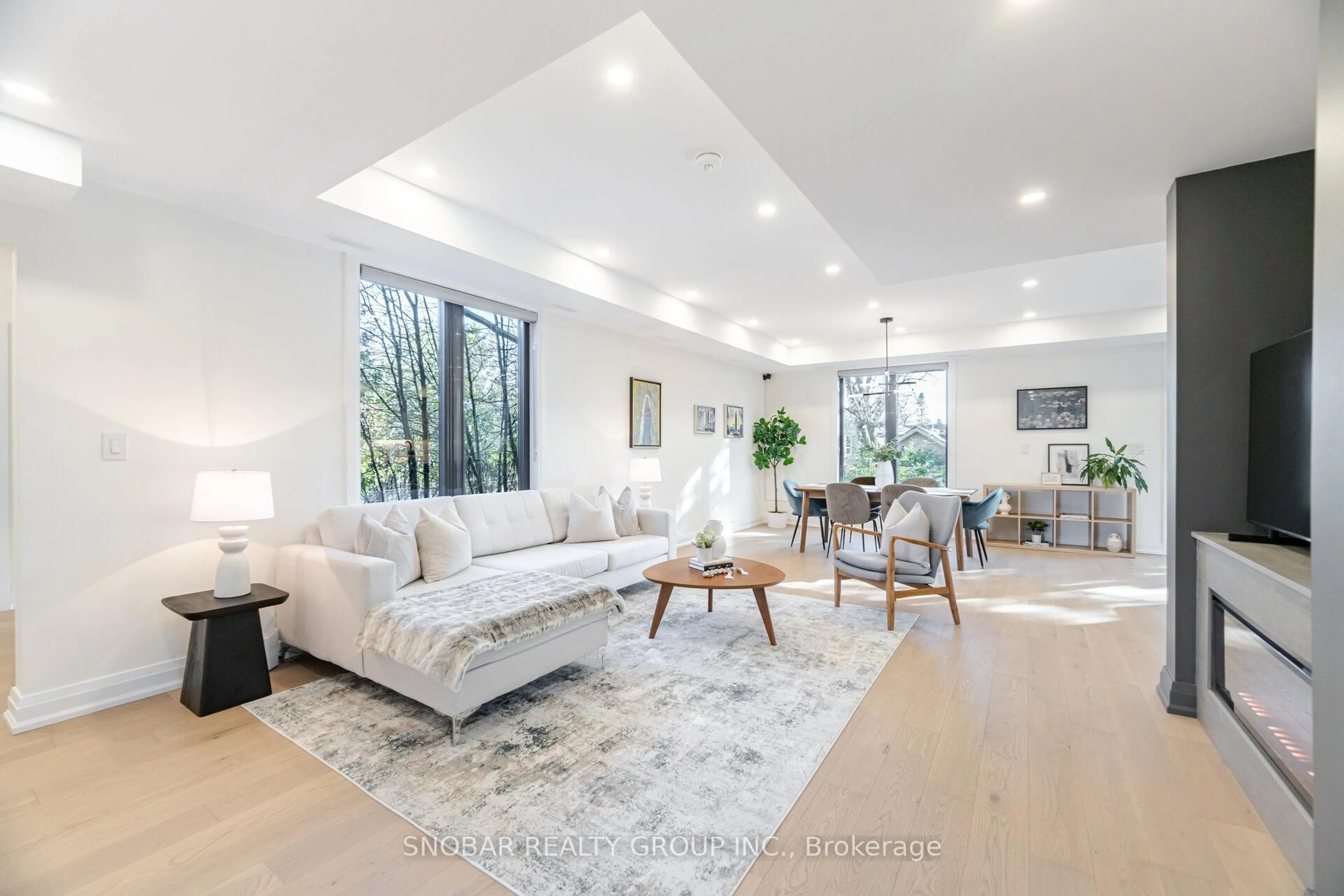 Living room with furniture, unknown for 720 Hillman Cres, Mississauga Ontario L4Y 2J2