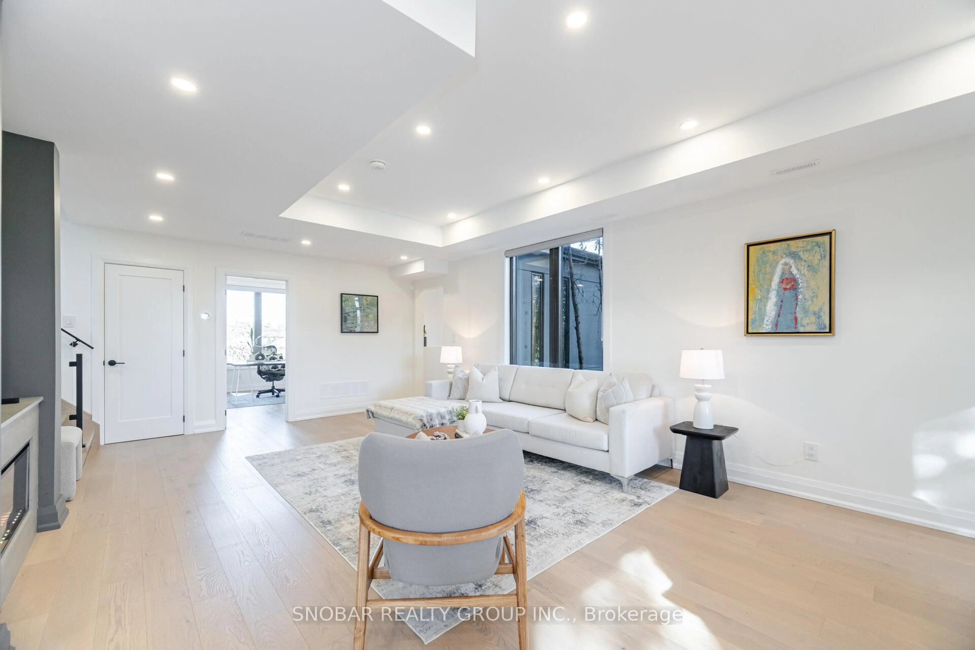 Living room with furniture, unknown for 720 Hillman Cres, Mississauga Ontario L4Y 2J2