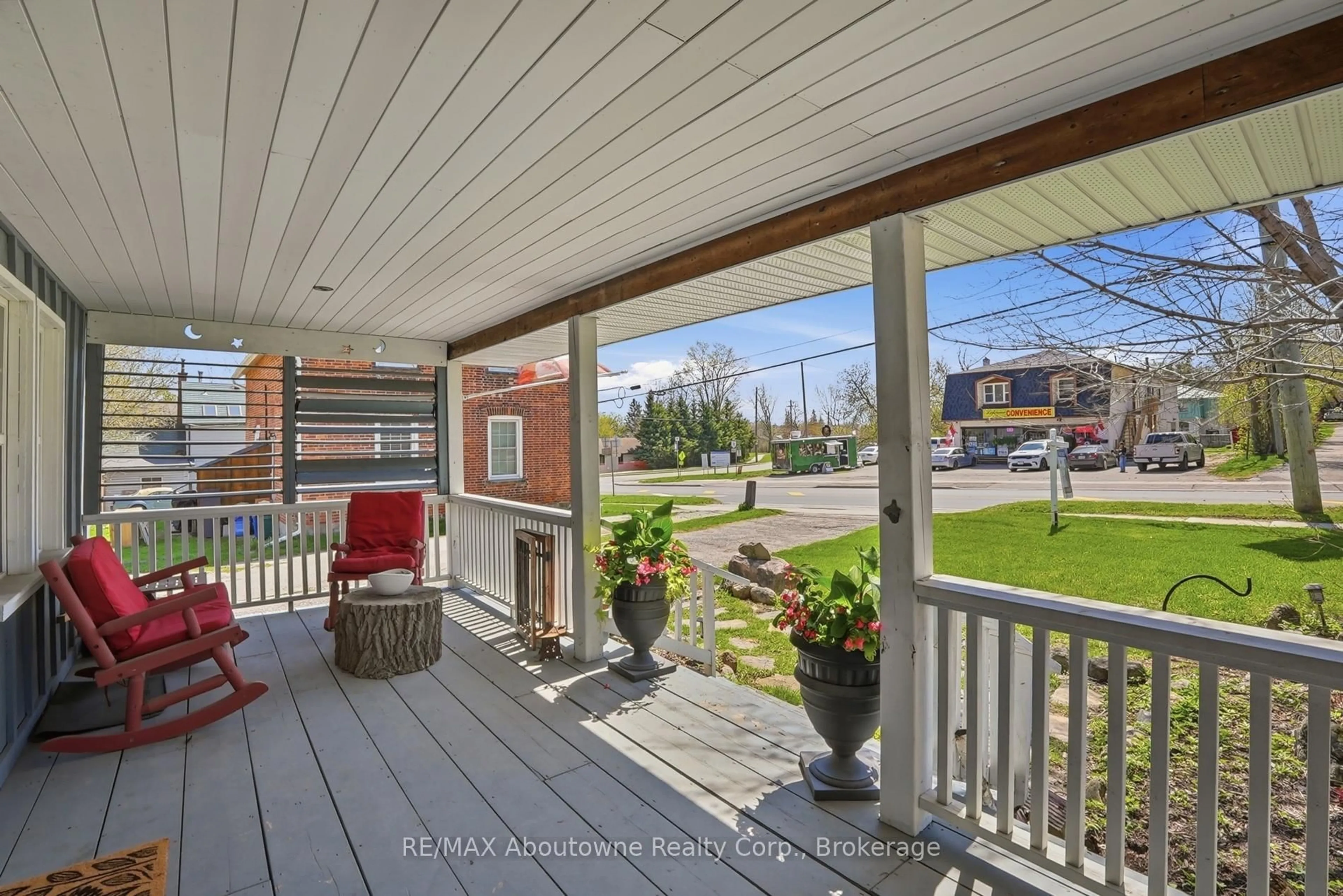 Patio, street for 125 Main St, Halton Hills Ontario L7J 1W5