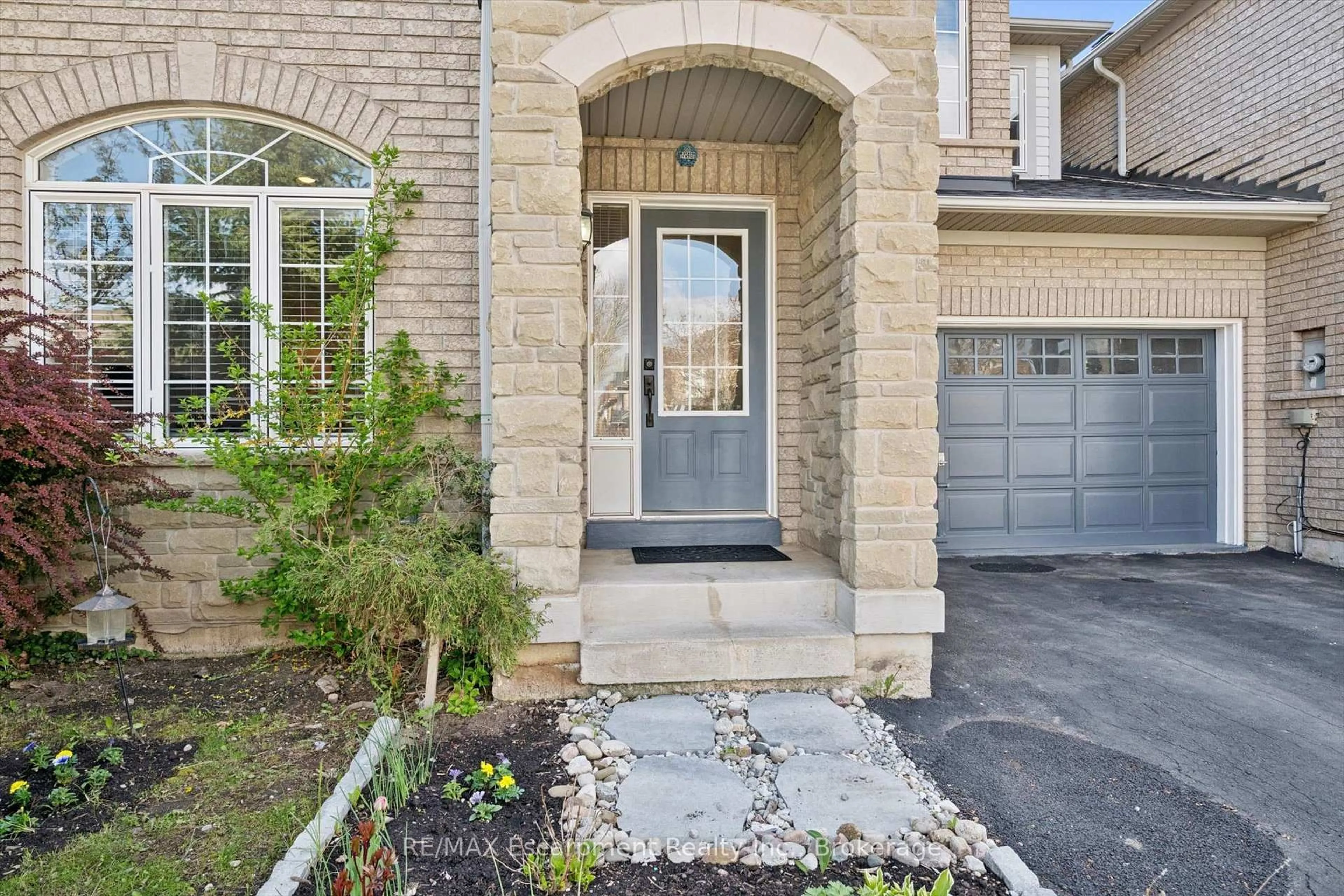Home with brick exterior material, street for 5360 Dryden Ave, Burlington Ontario L7L 6Y7