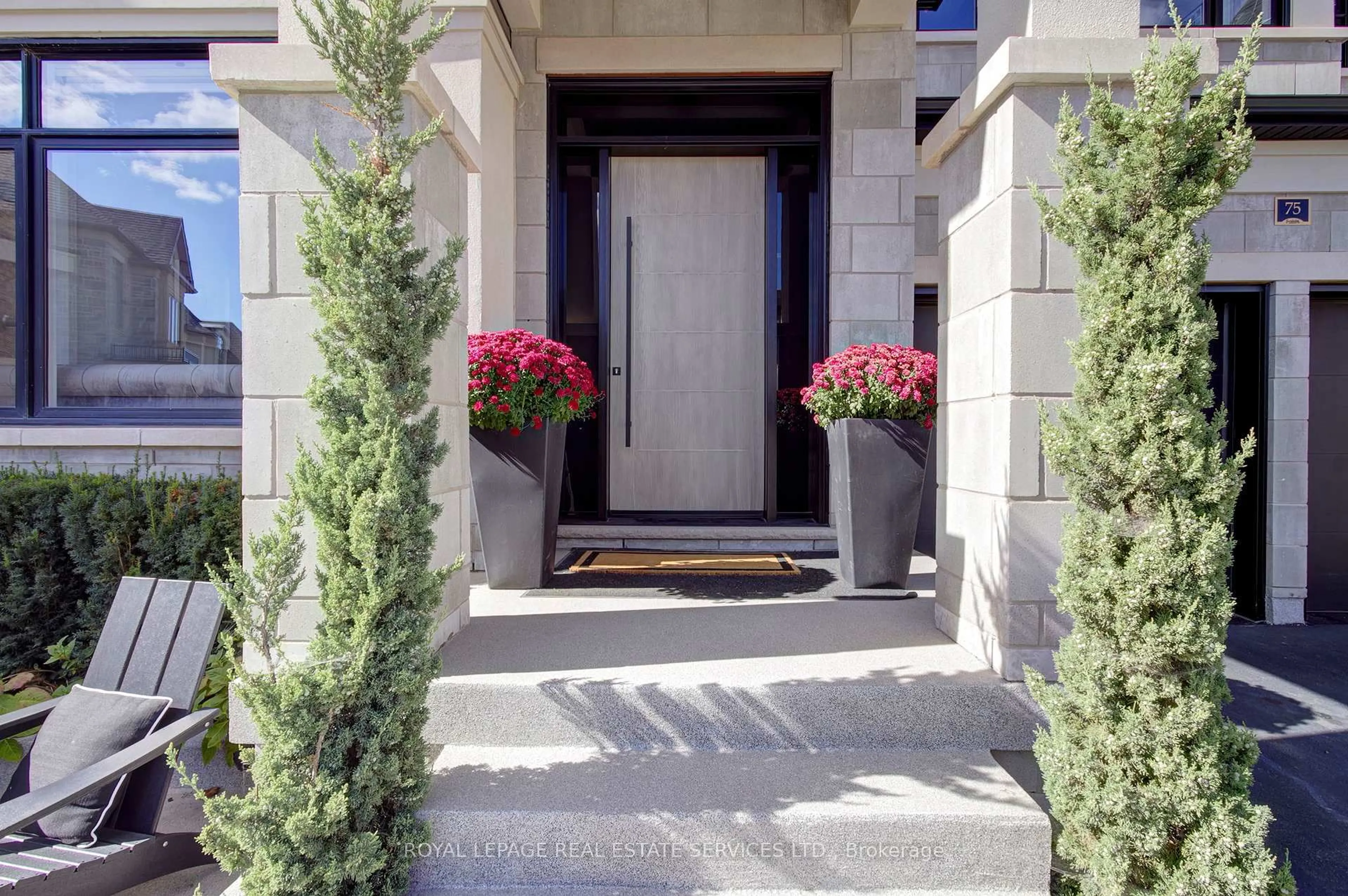 Indoor entryway for 75 Ballmer Tr, Oakville Ontario L6H 0V6
