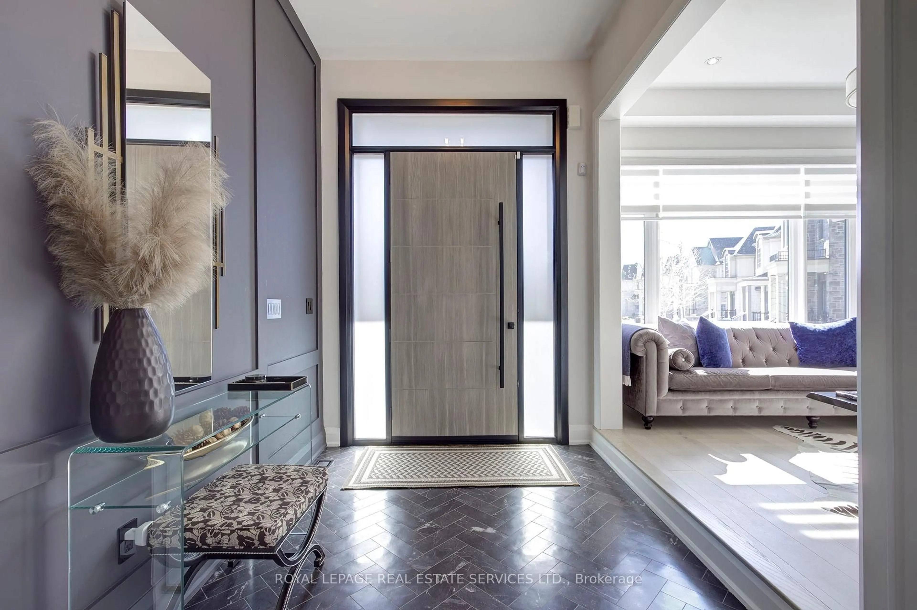 Indoor entryway for 75 Ballmer Tr, Oakville Ontario L6H 0V6