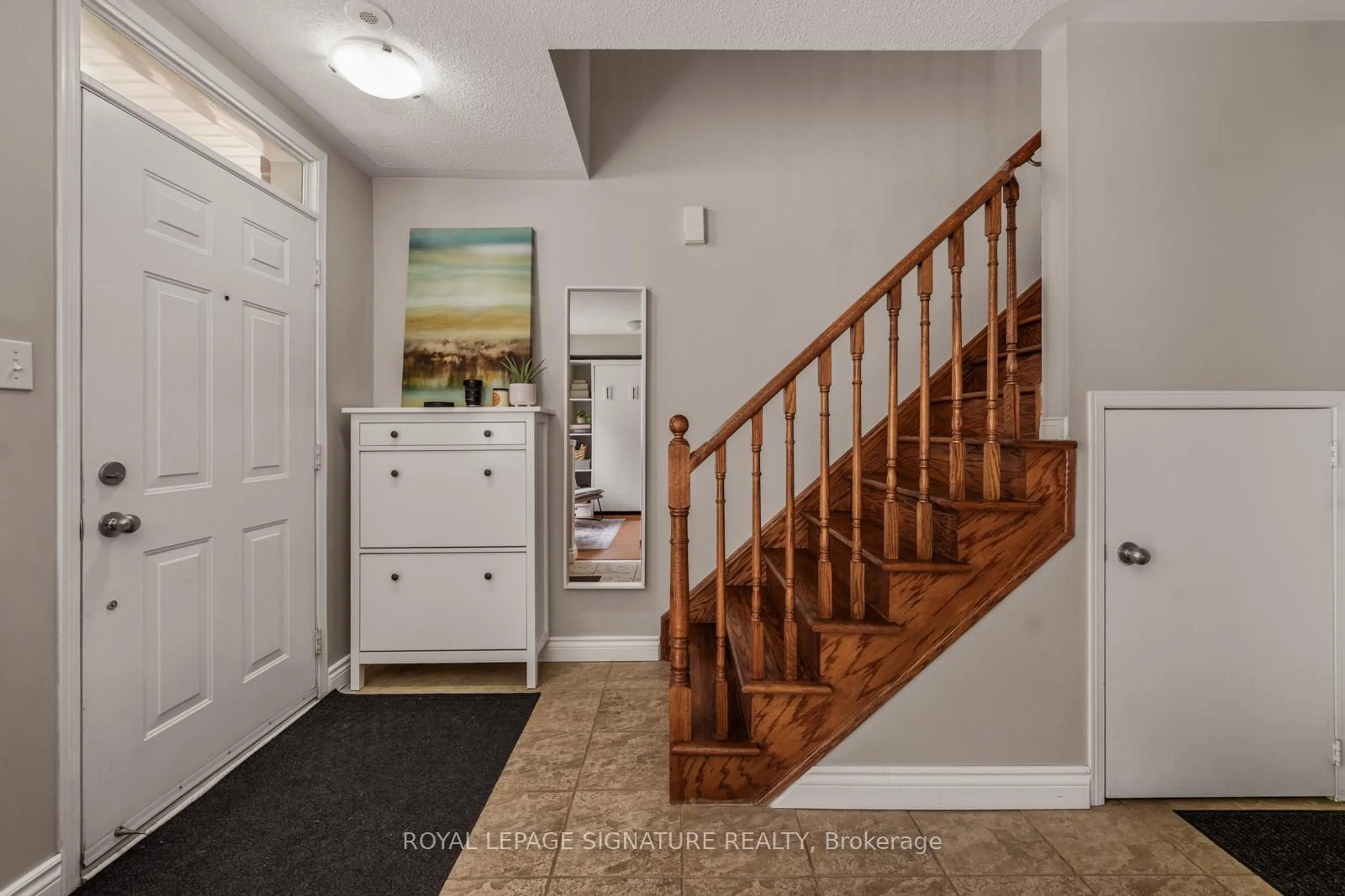 Indoor entryway for 191 Twelfth St #4, Toronto Ontario M8V 4E2