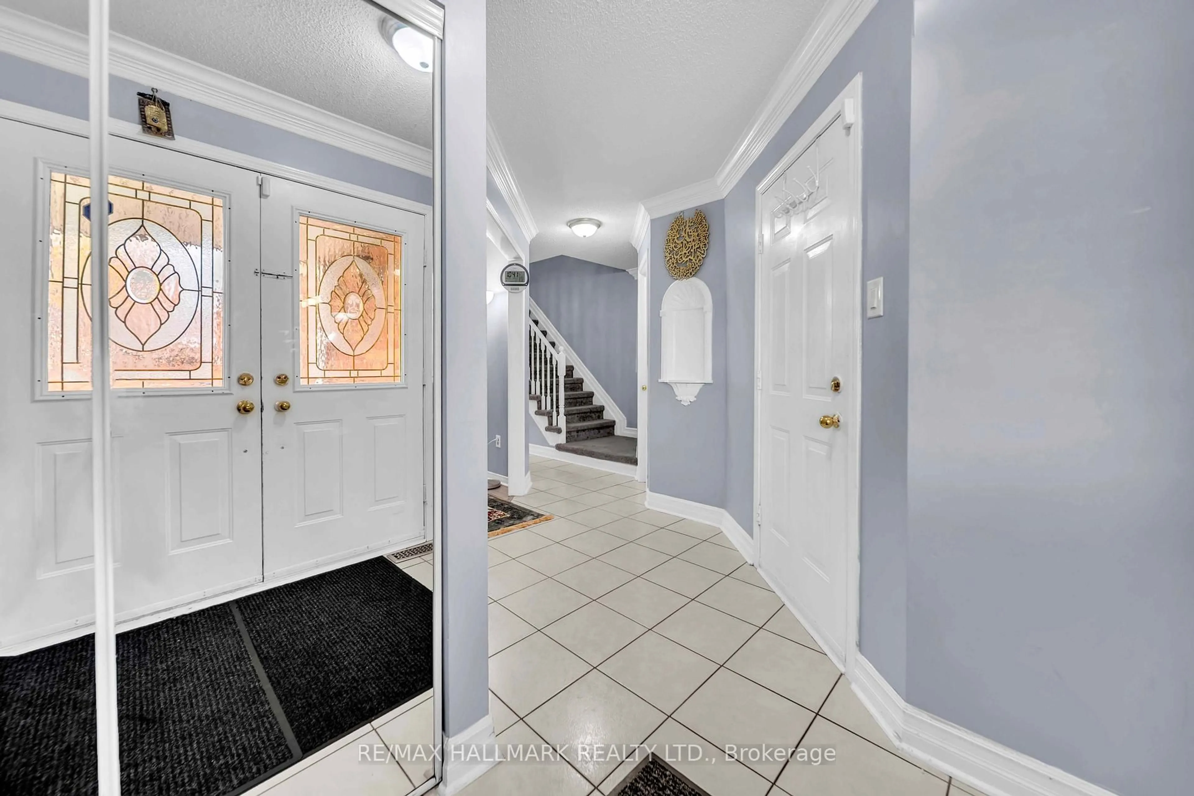 Indoor entryway for 96 Olympia Cres, Brampton Ontario L6X 4W3