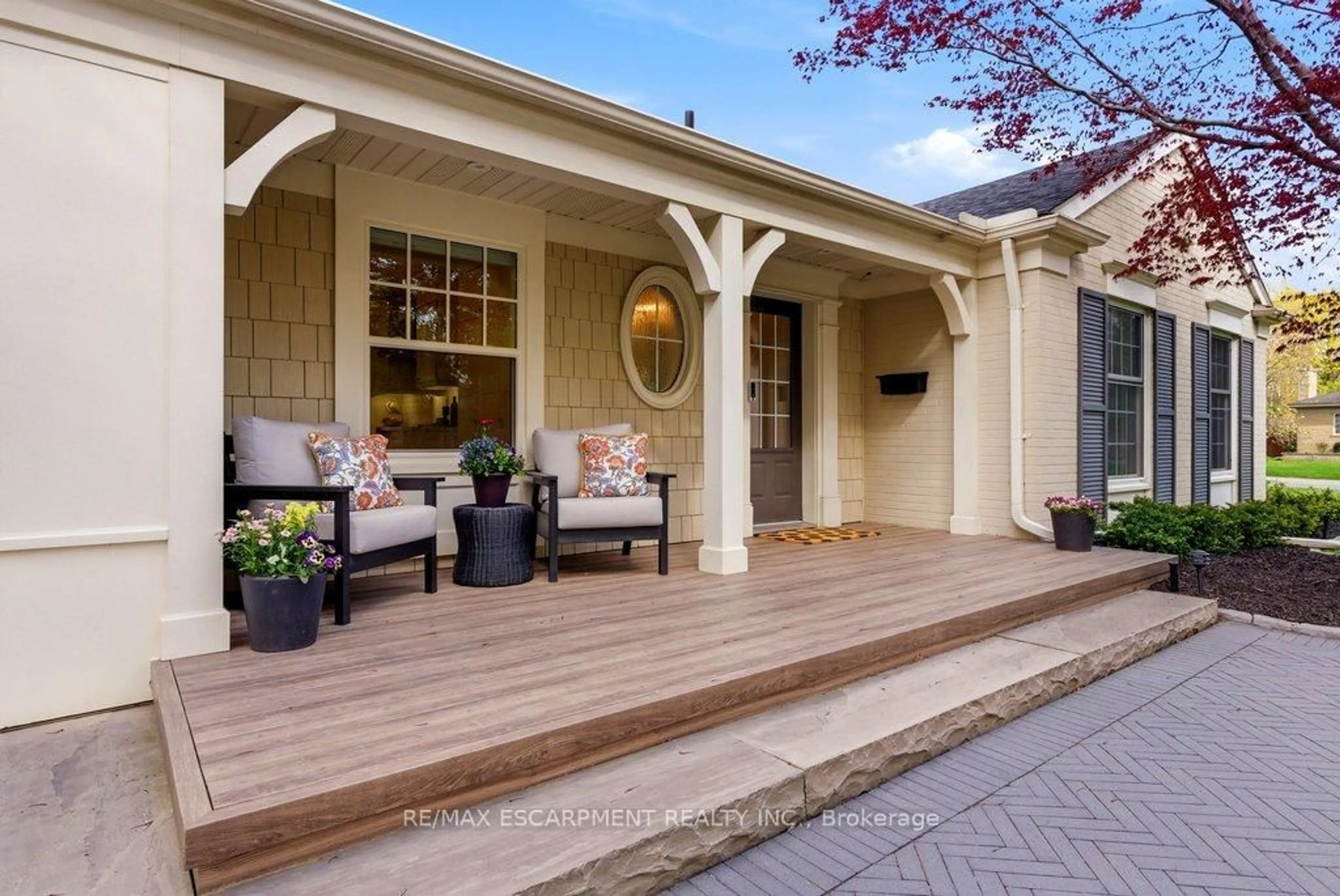 Unknown for 2079 Gary Cres, Burlington Ontario L7R 1T1