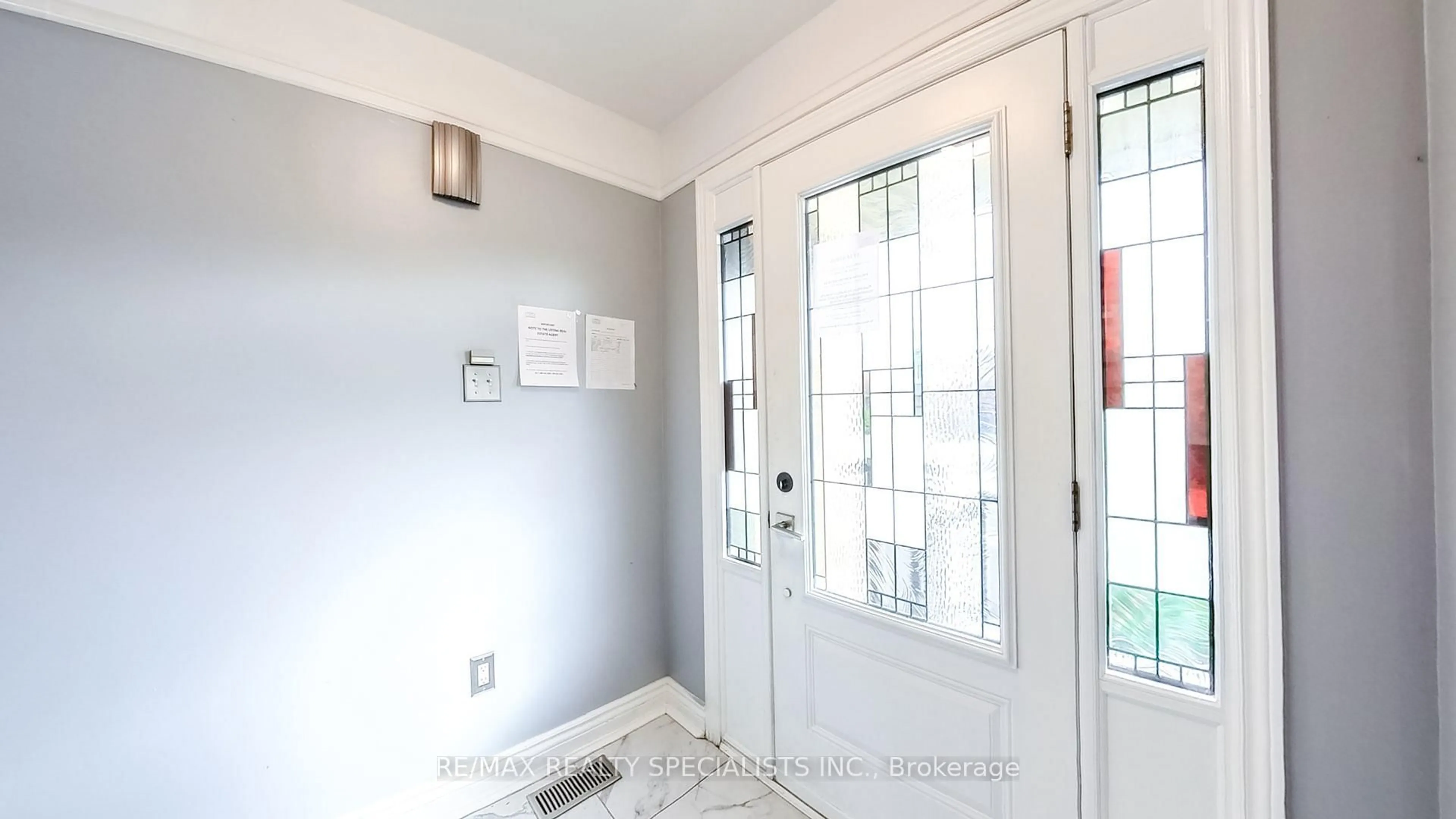 Indoor entryway for 4806 Rosebush Rd, Mississauga Ontario L5M 5N1