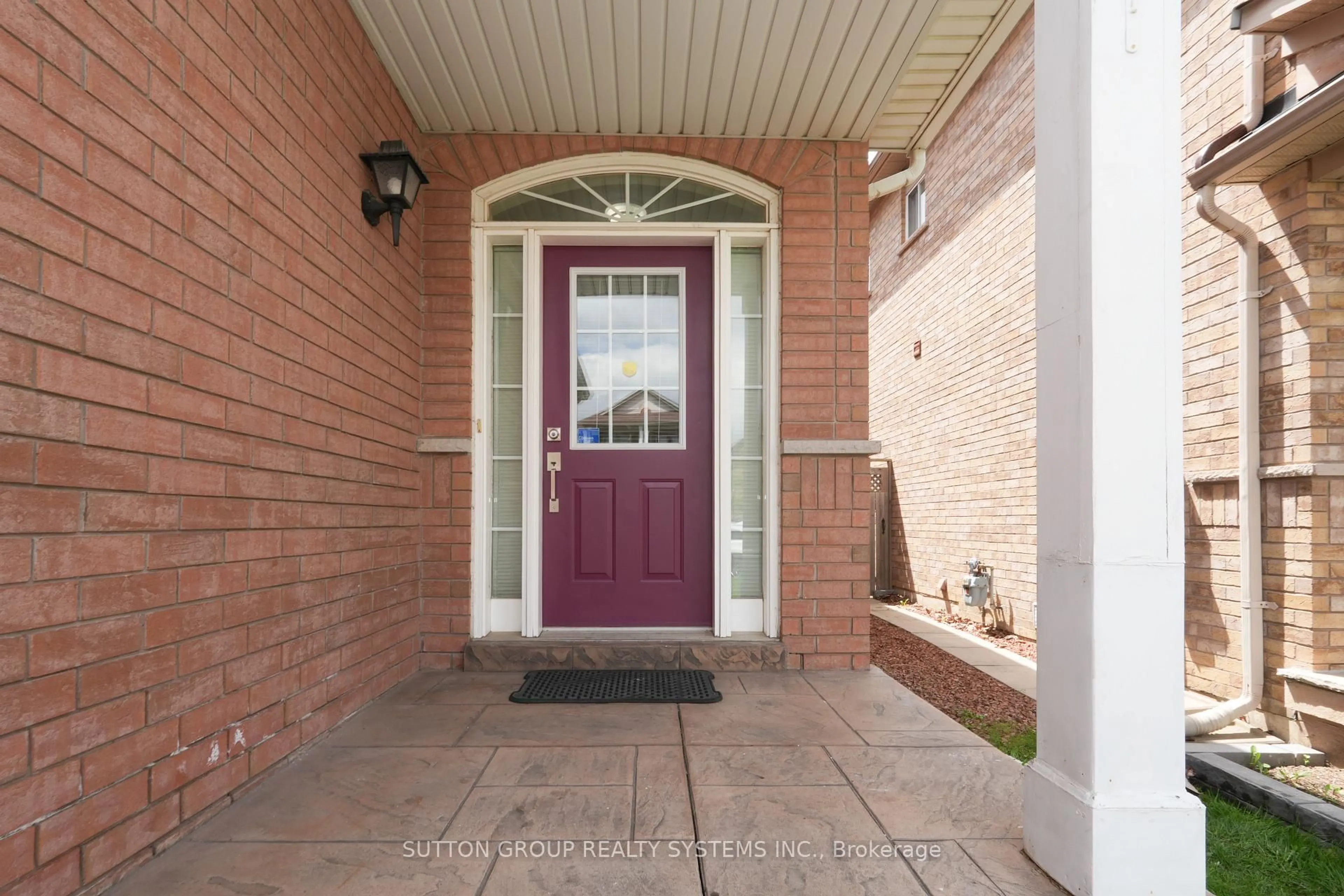 Indoor entryway for 5636 Raleigh St, Mississauga Ontario L5M 7E4