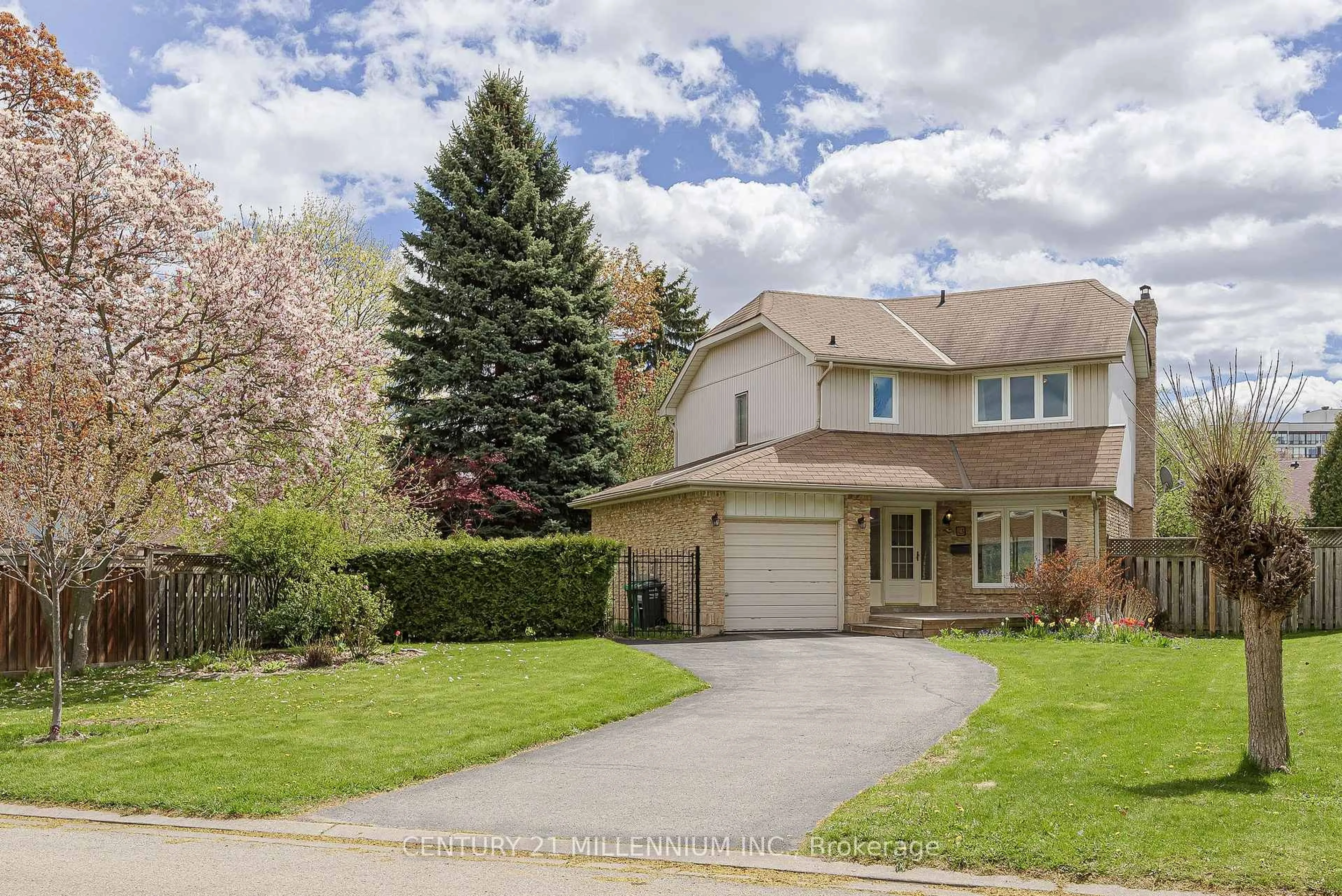 Home with vinyl exterior material, street for 3 Longbourne Cres, Brampton Ontario L6S 2R8