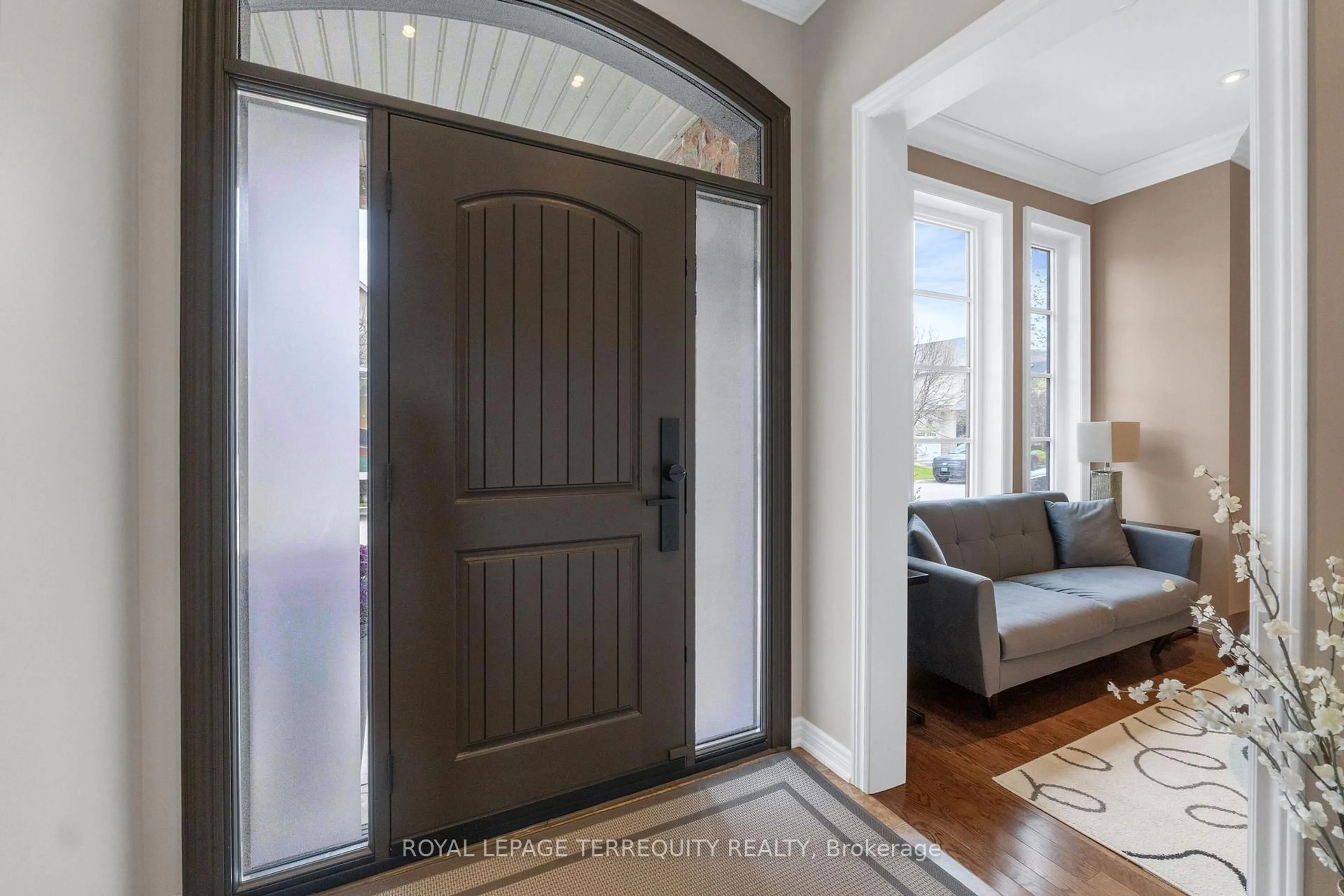 Indoor entryway for 2298 Millstone Dr, Oakville Ontario L6M 0H1