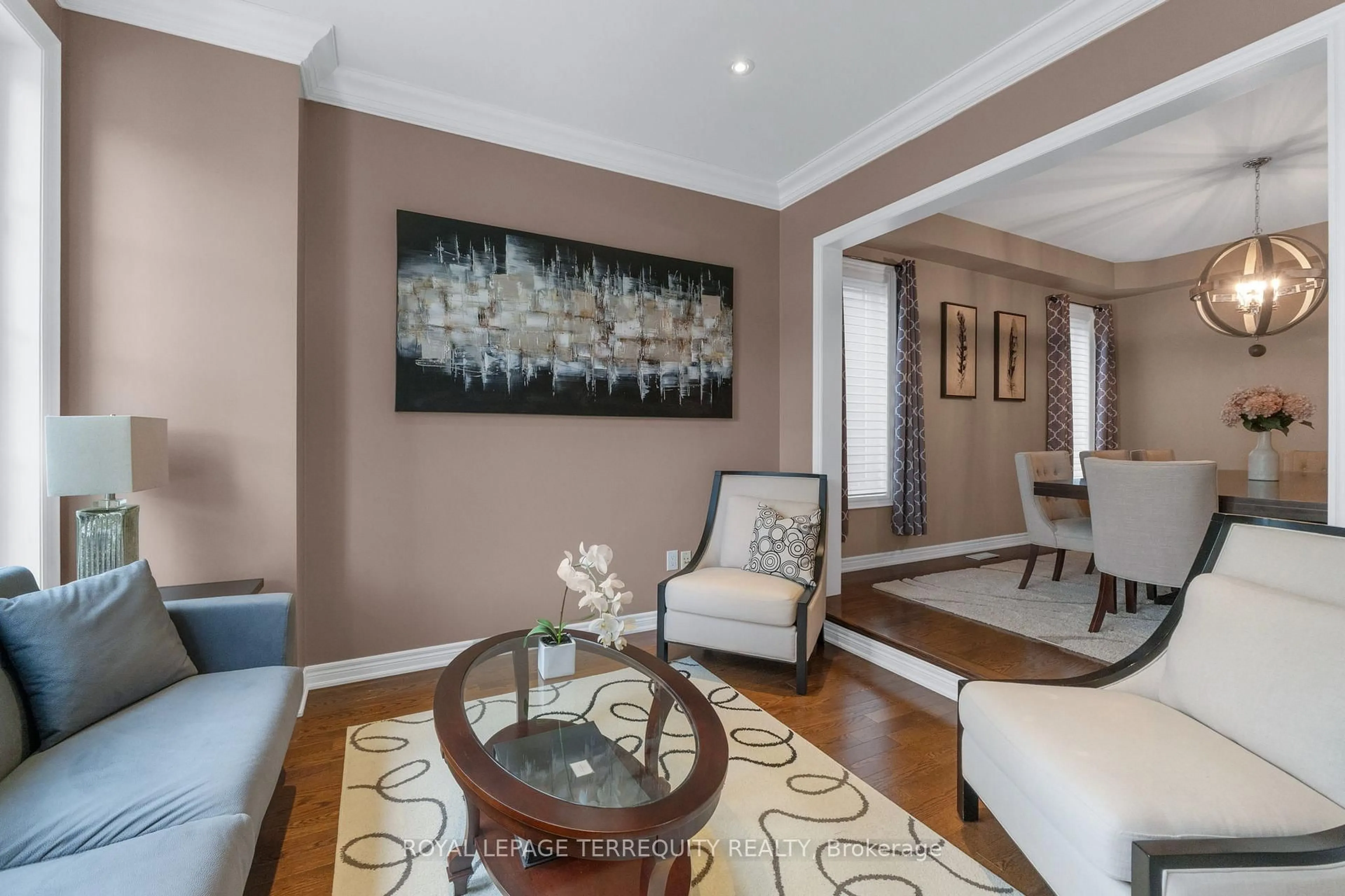 Living room with furniture, unknown for 2298 Millstone Dr, Oakville Ontario L6M 0H1