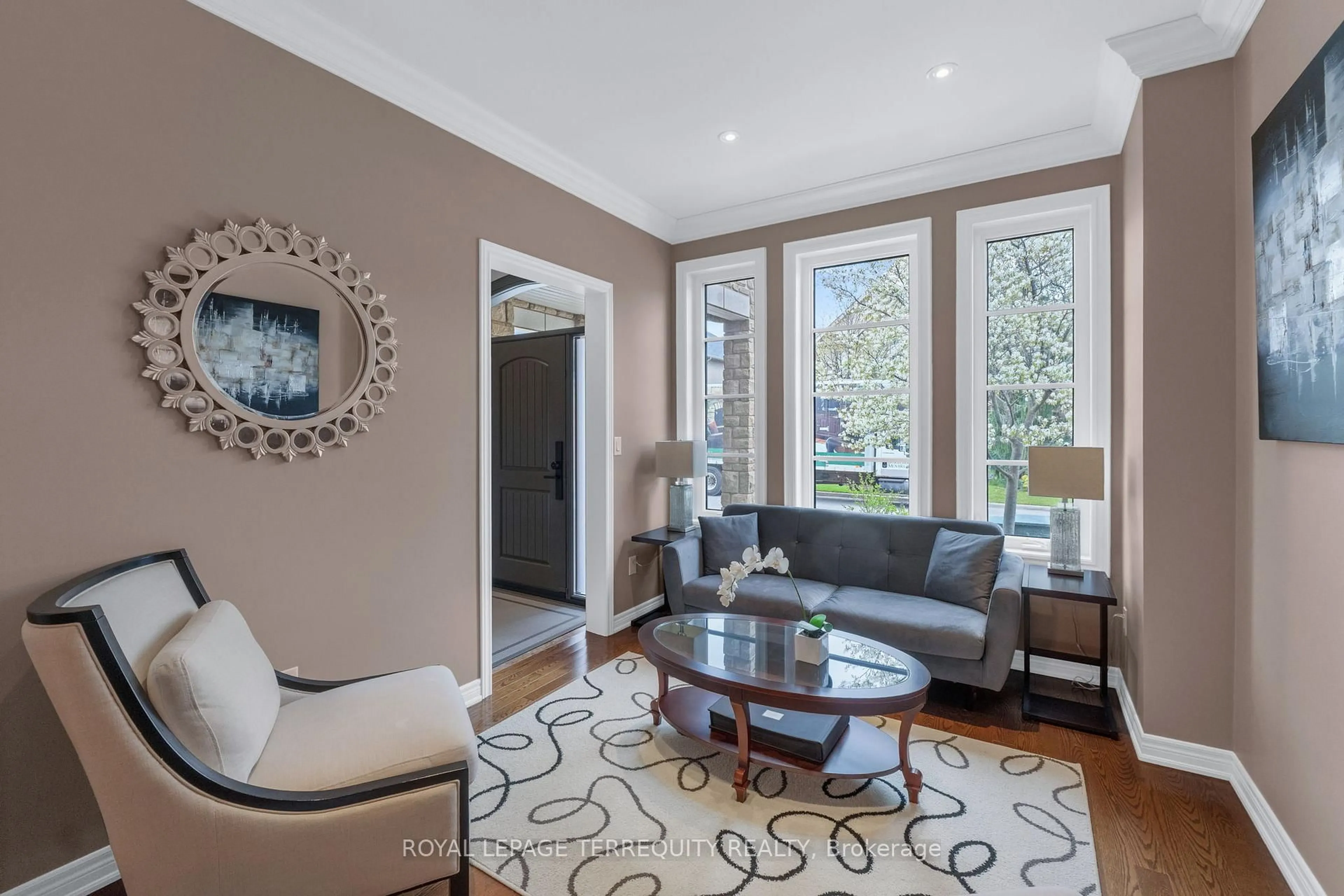 Living room with furniture, unknown for 2298 Millstone Dr, Oakville Ontario L6M 0H1