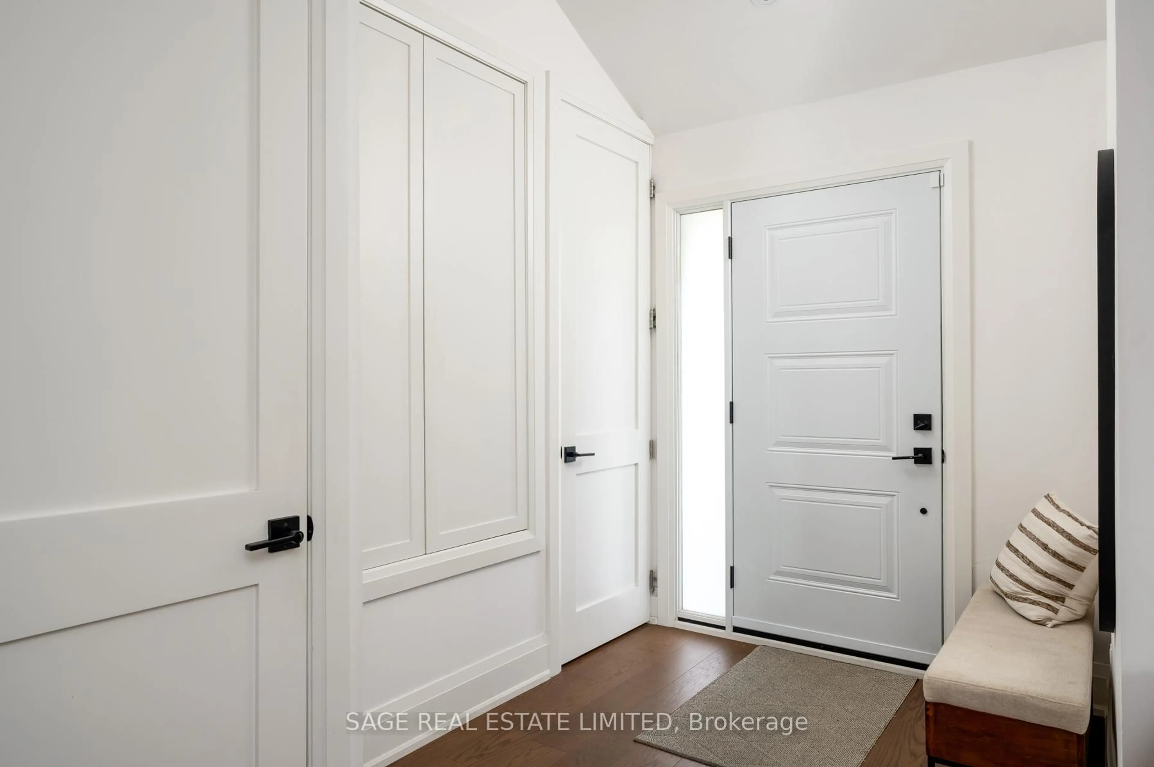 Indoor entryway for 7 Rathgar Ave, Toronto Ontario M9C 2E7