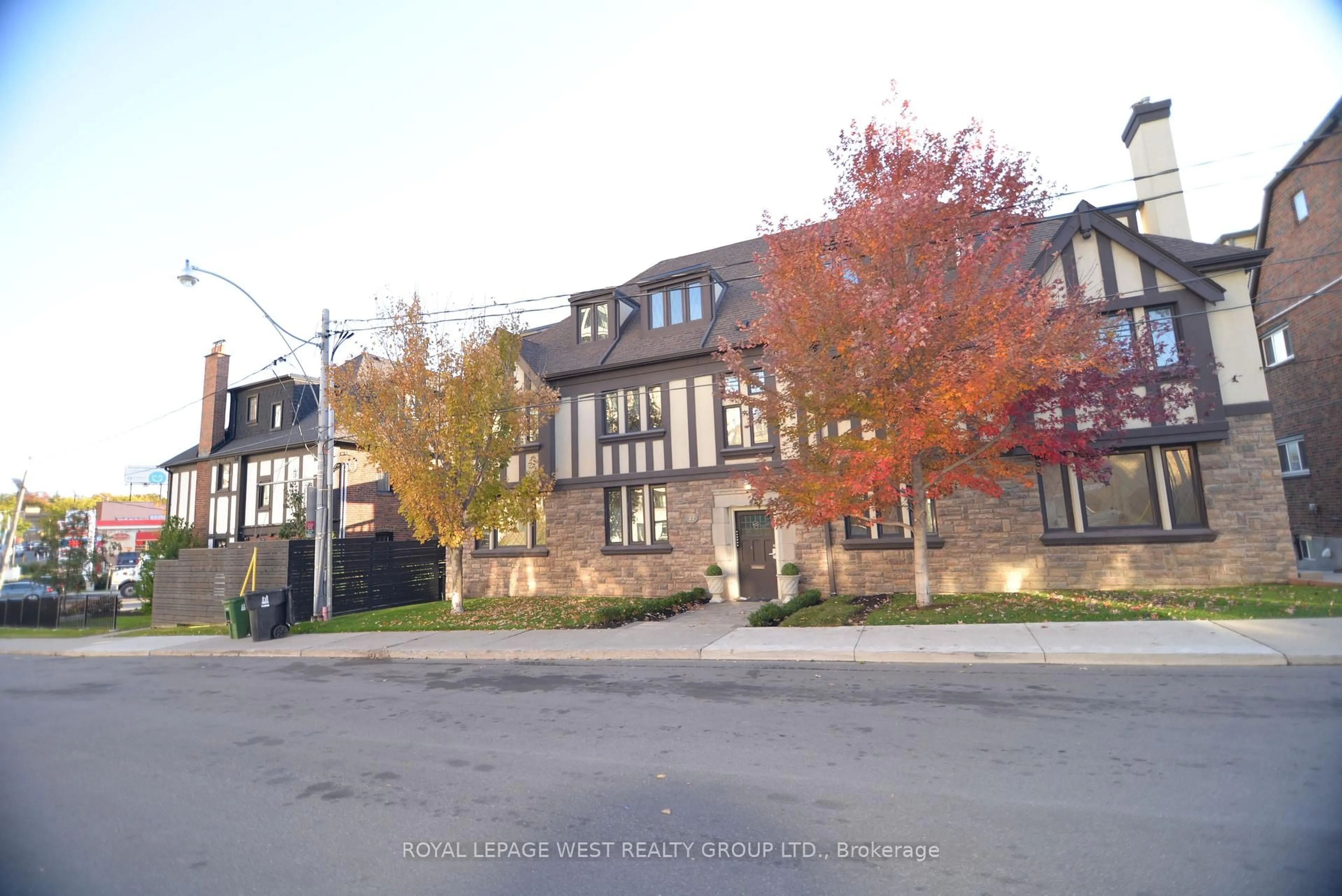 Unknown for 27 Mossom Rd, Toronto Ontario M6S 1L9