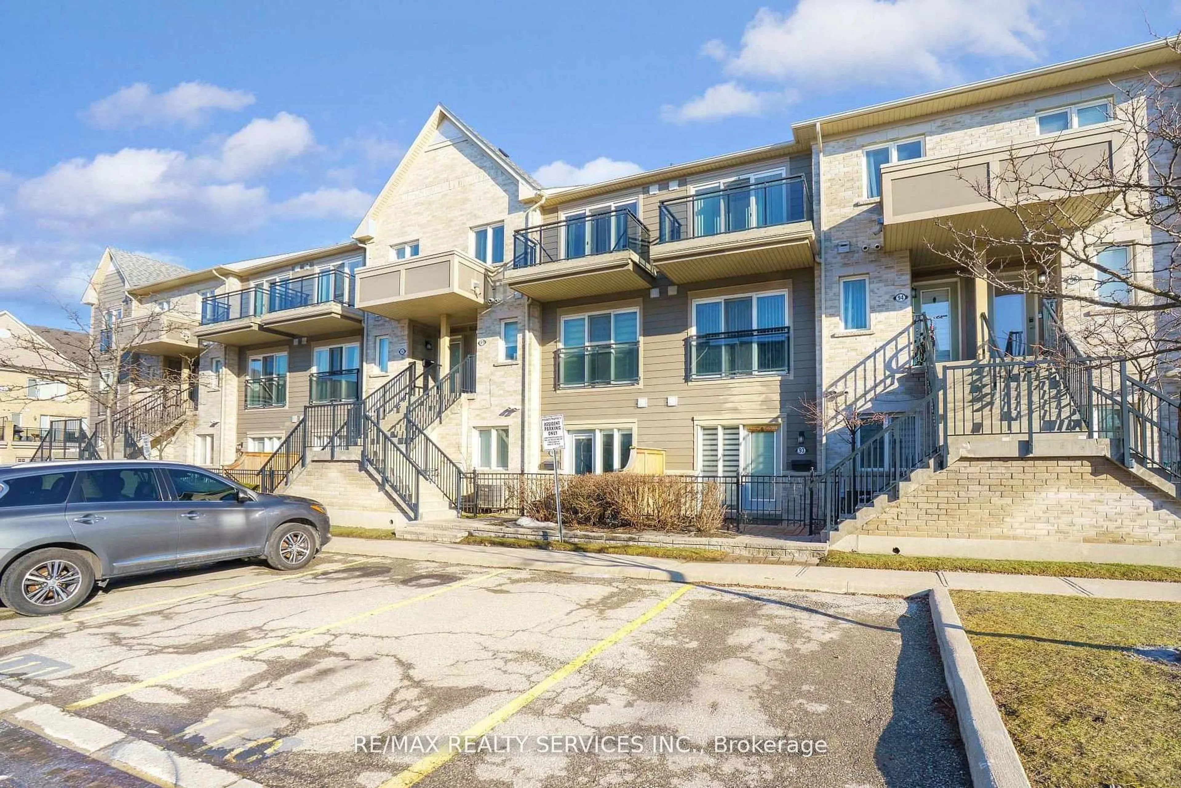 A pic from outside/outdoor area/front of a property/back of a property/a pic from drone, unknown for 60 Fairwood Circ #92, Brampton Ontario L6R 0Y6