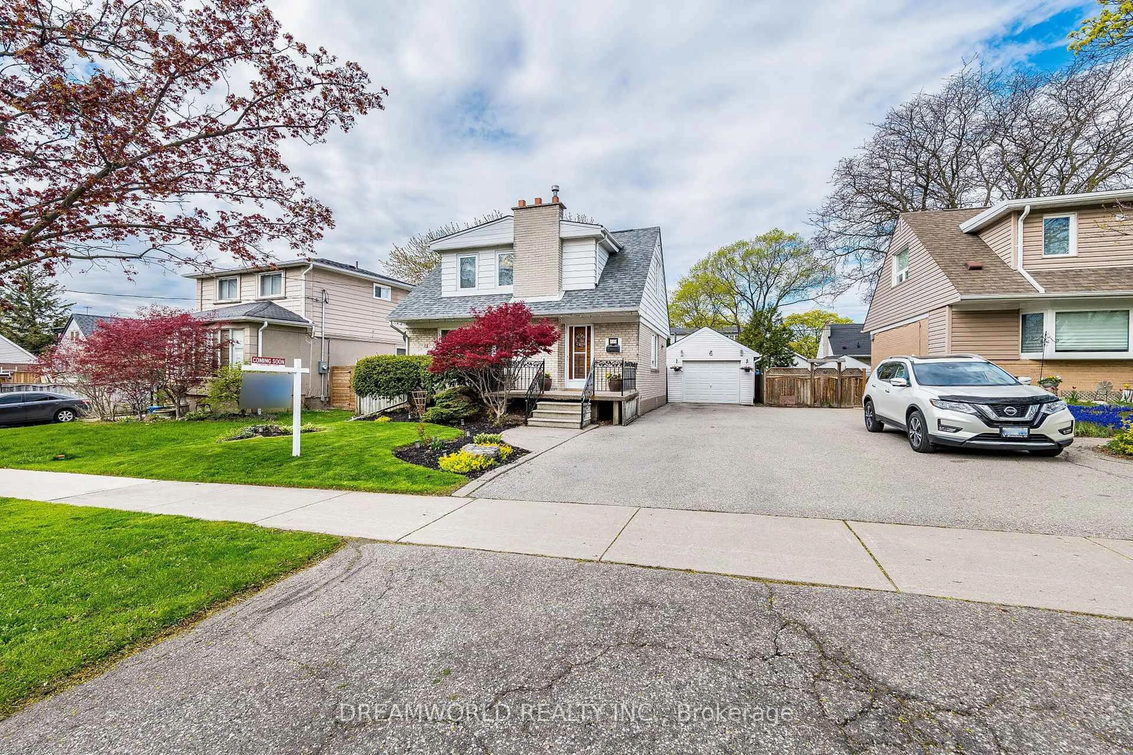 A pic from outside/outdoor area/front of a property/back of a property/a pic from drone, street for 6 Esmond Cres, Toronto Ontario M9W 3P8