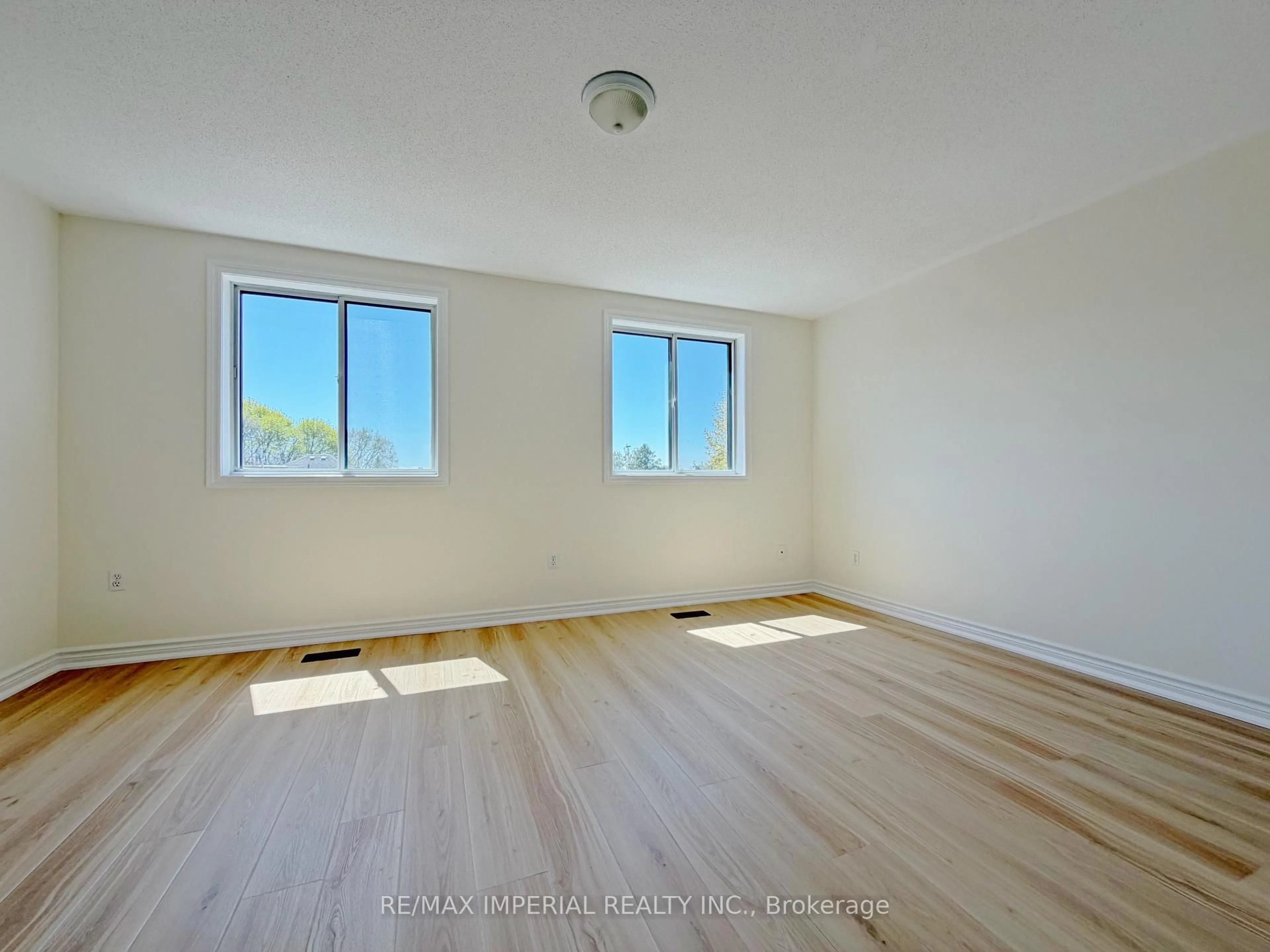 A pic of a room for 623-623A The Queensway, Toronto Ontario M8Y 1K4