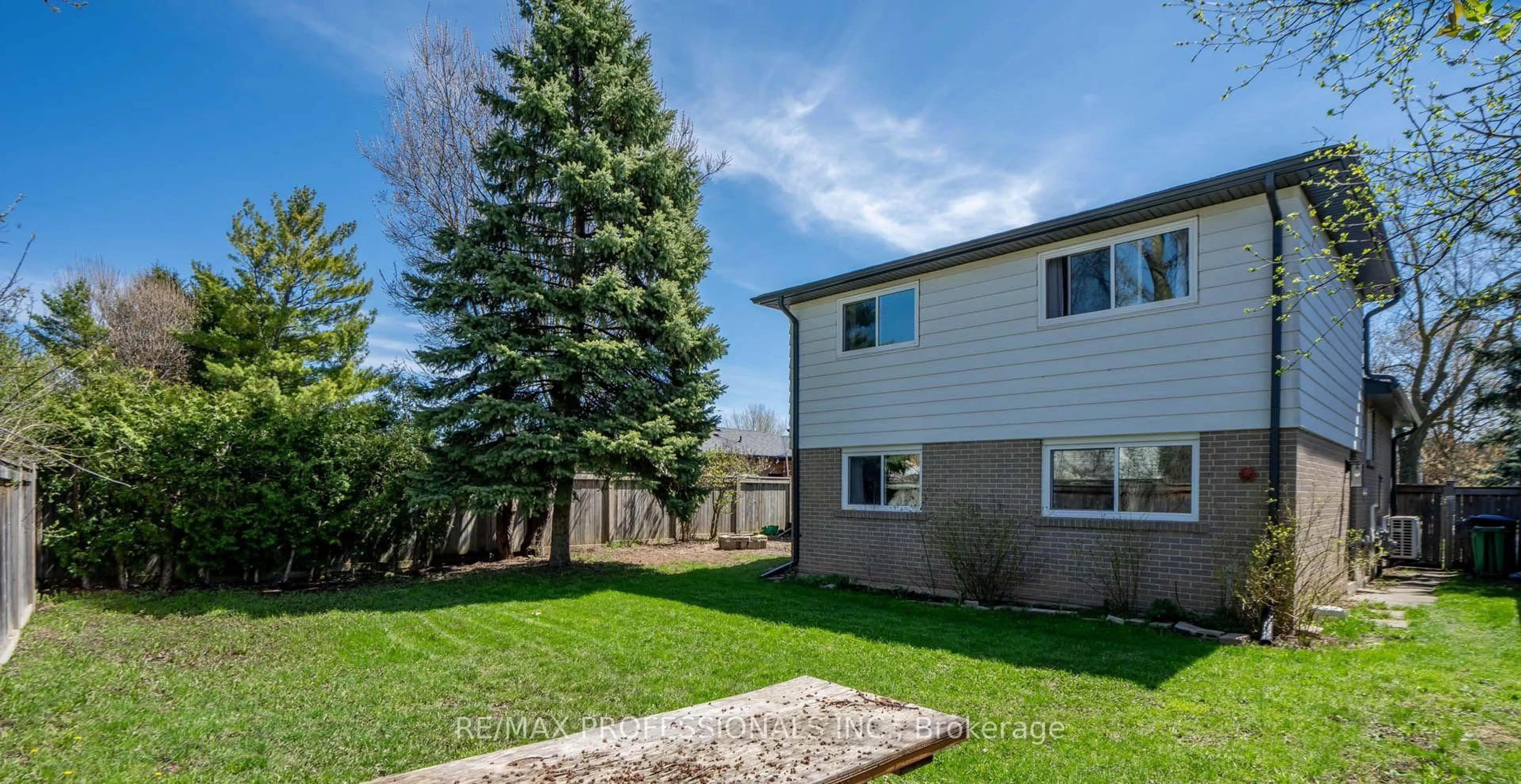 Unknown for 62 Caledon Cres, Brampton Ontario L6W 1C5