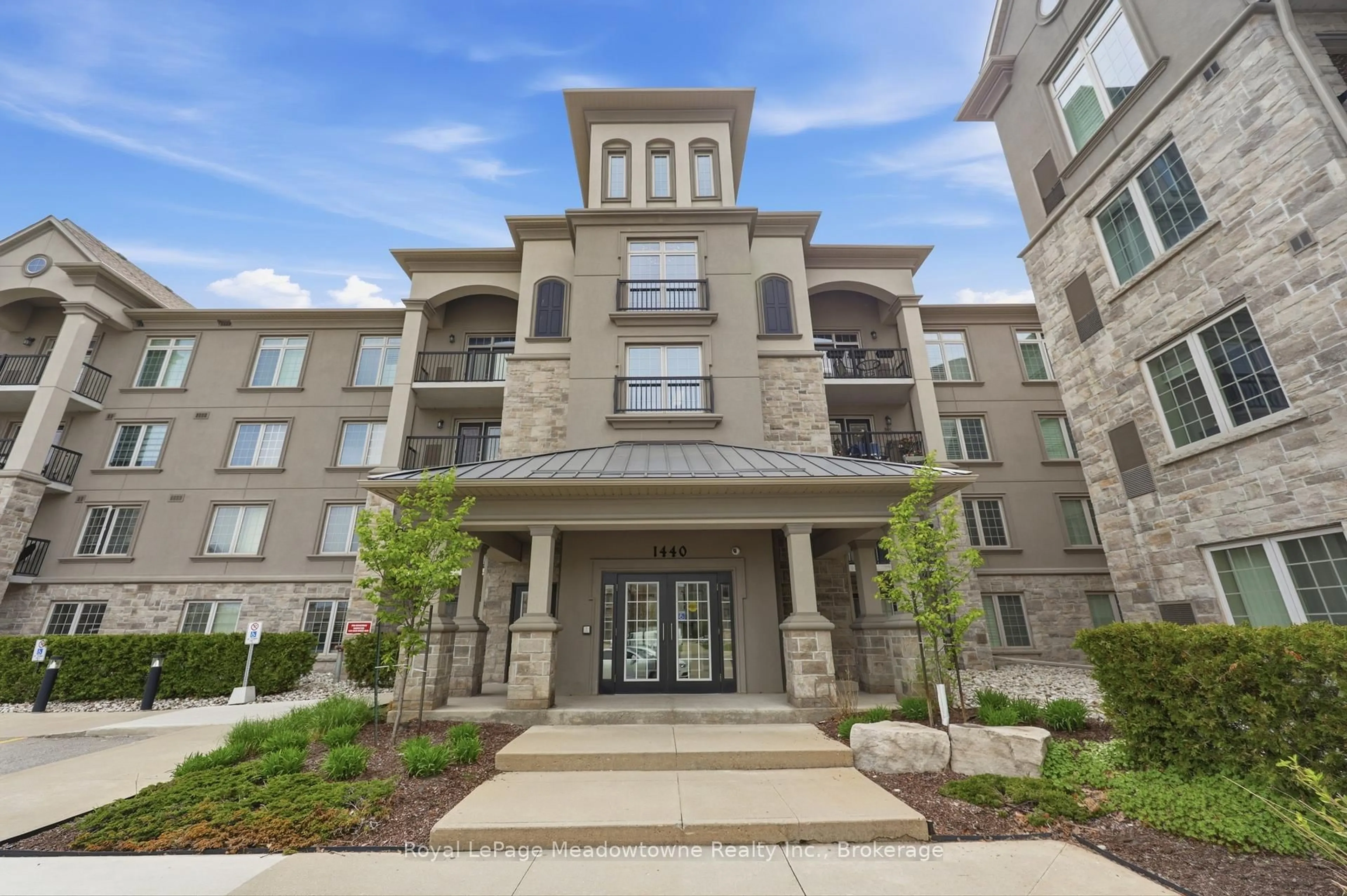 Indoor foyer for 1440 MAIN St #114, Milton Ontario L9T 8W6