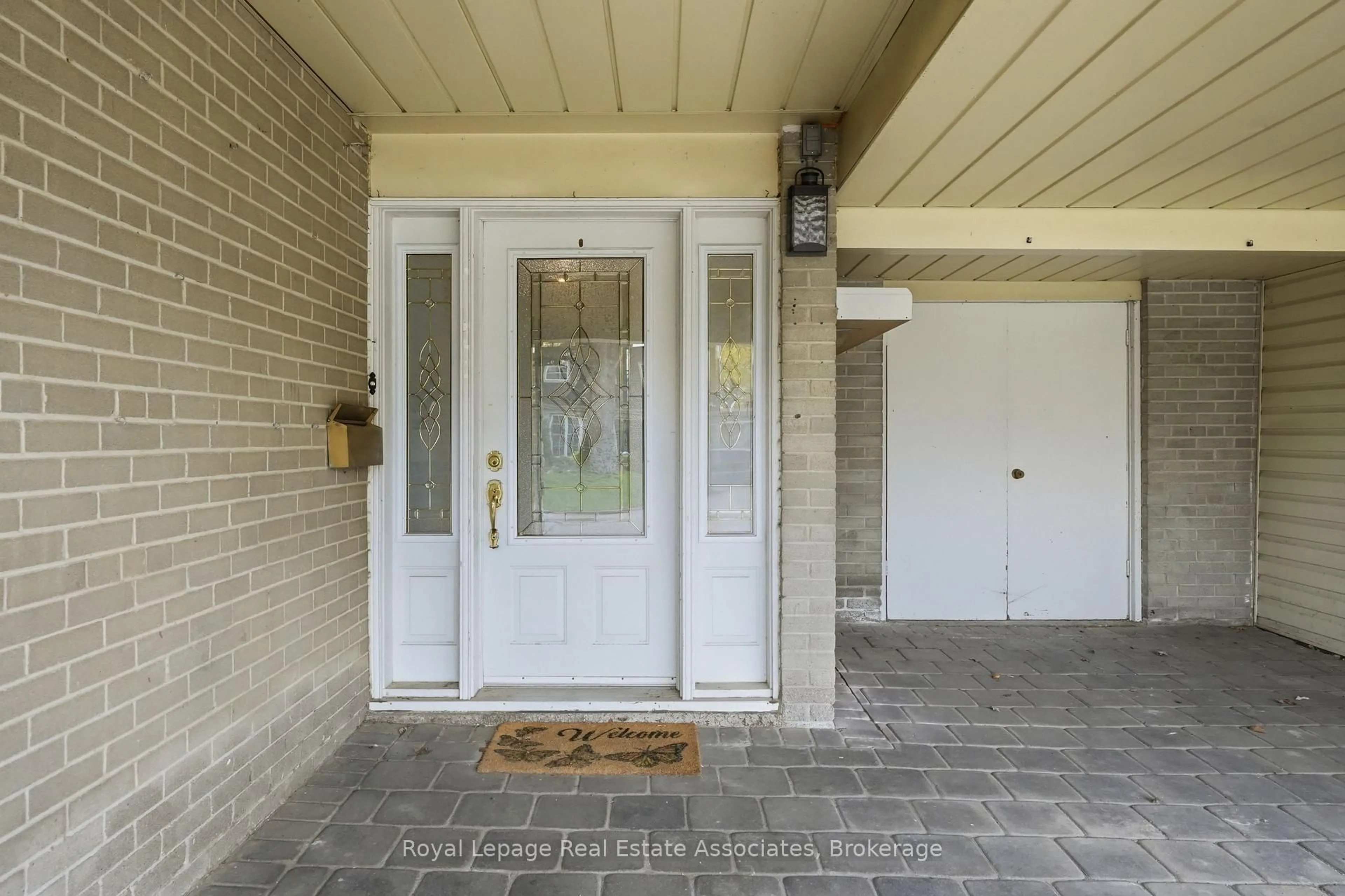 Indoor entryway for 13 Ferndale Cres, Brampton Ontario L6W 1G1
