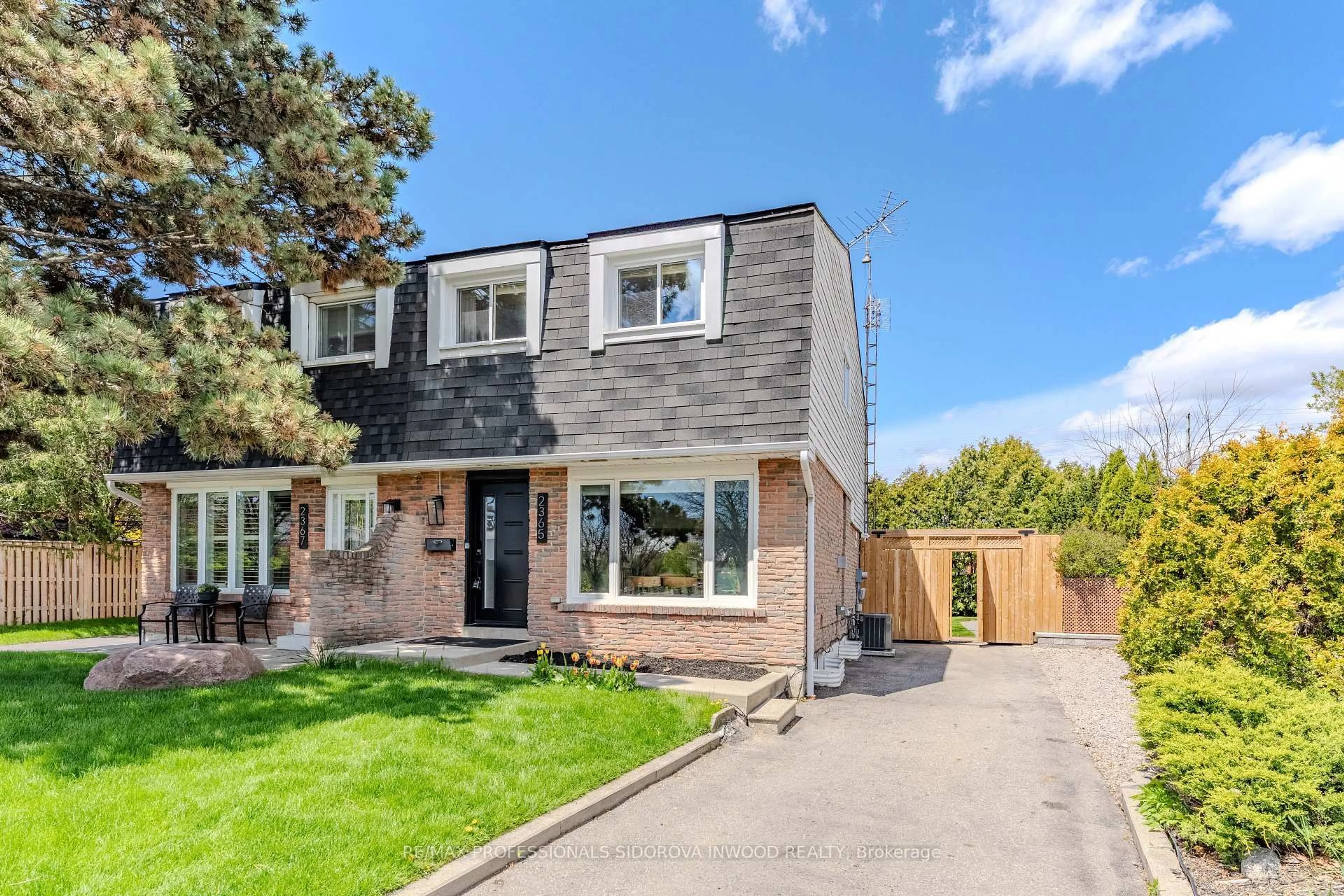 Home with brick exterior material, street for 2365 Delkus Cres, Mississauga Ontario L5A 1K8