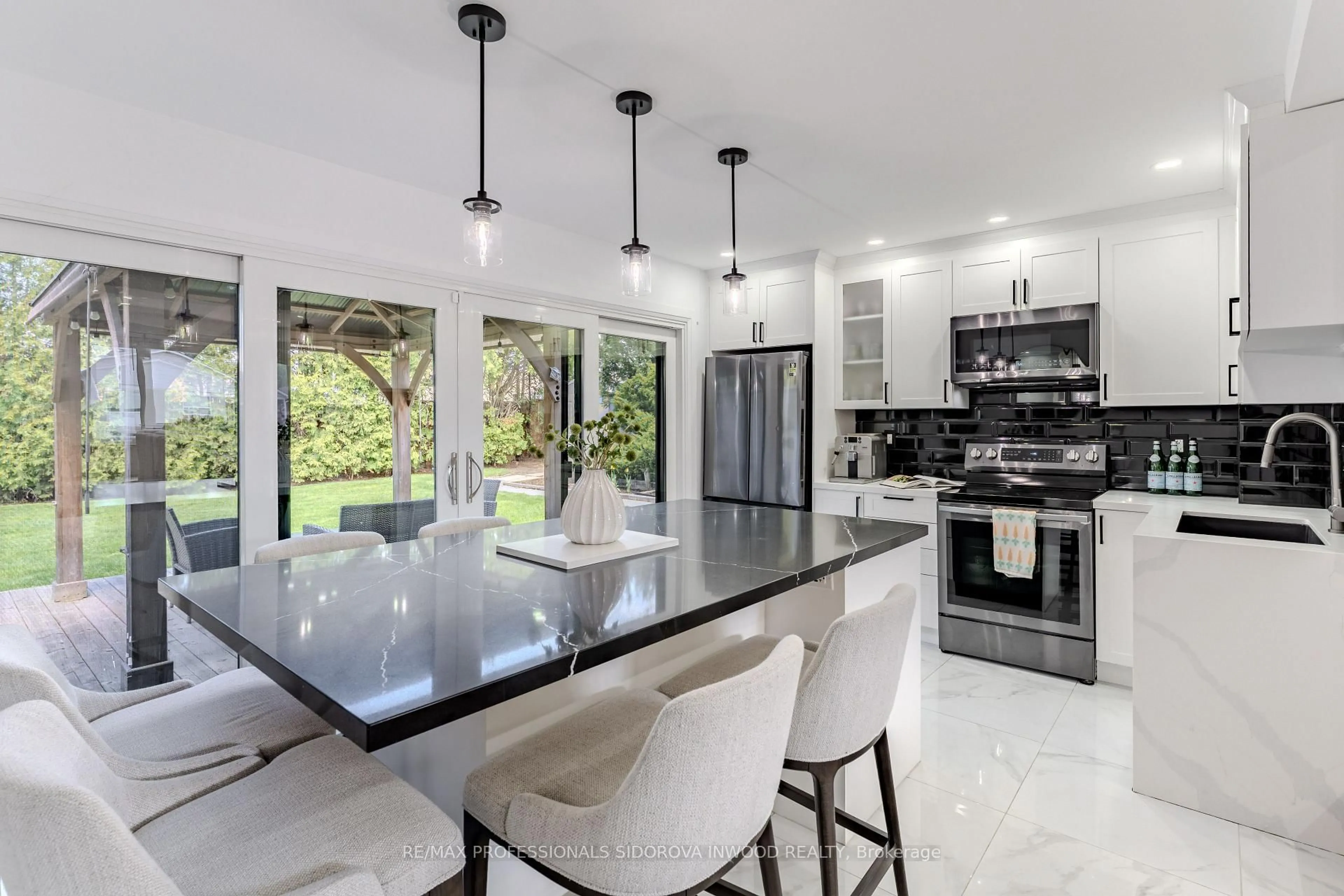 Contemporary kitchen, ceramic/tile floor for 2365 Delkus Cres, Mississauga Ontario L5A 1K8