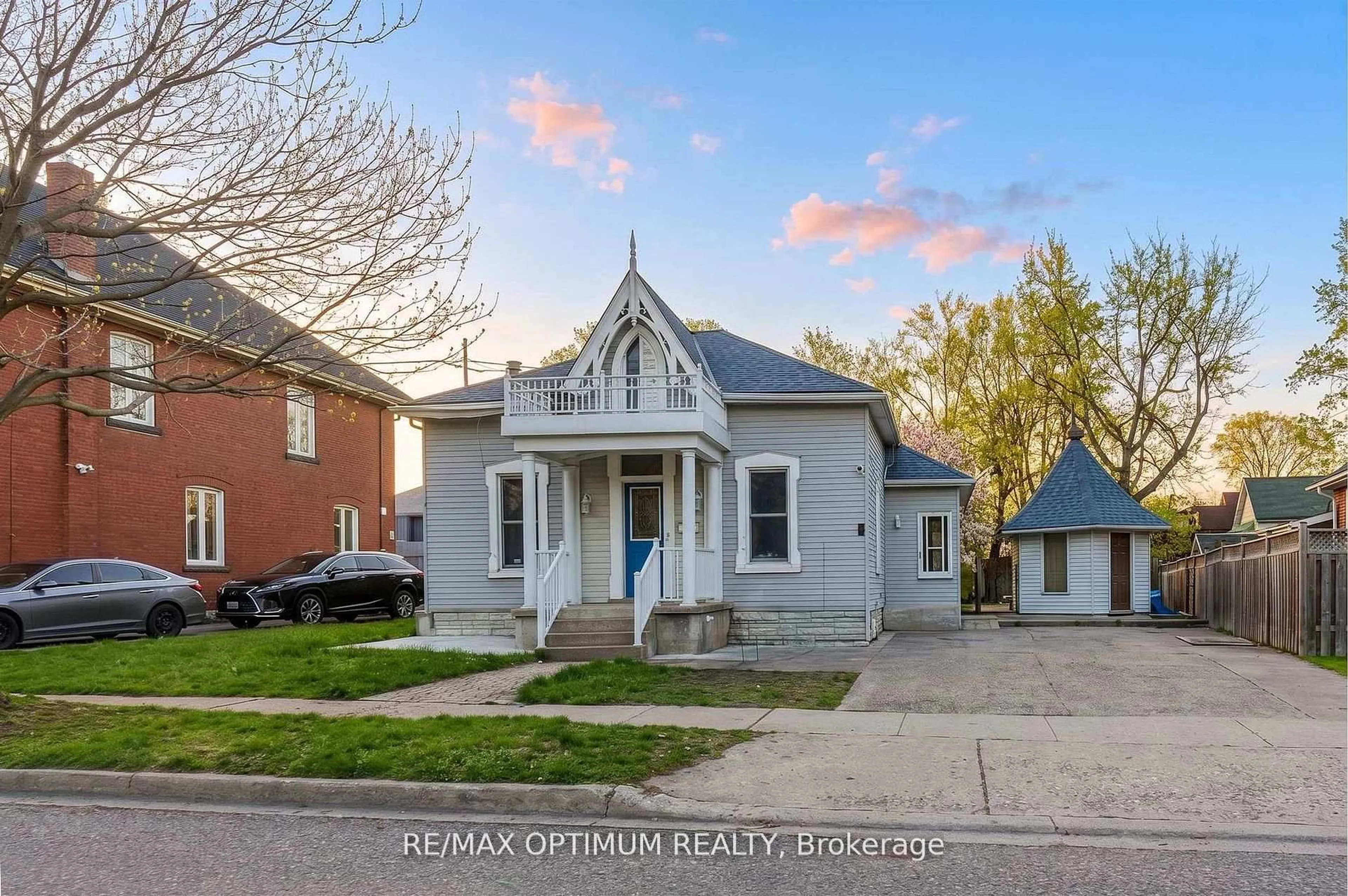 A pic from outside/outdoor area/front of a property/back of a property/a pic from drone, street for 4 Denison Ave, Brampton Ontario L6X 1E6