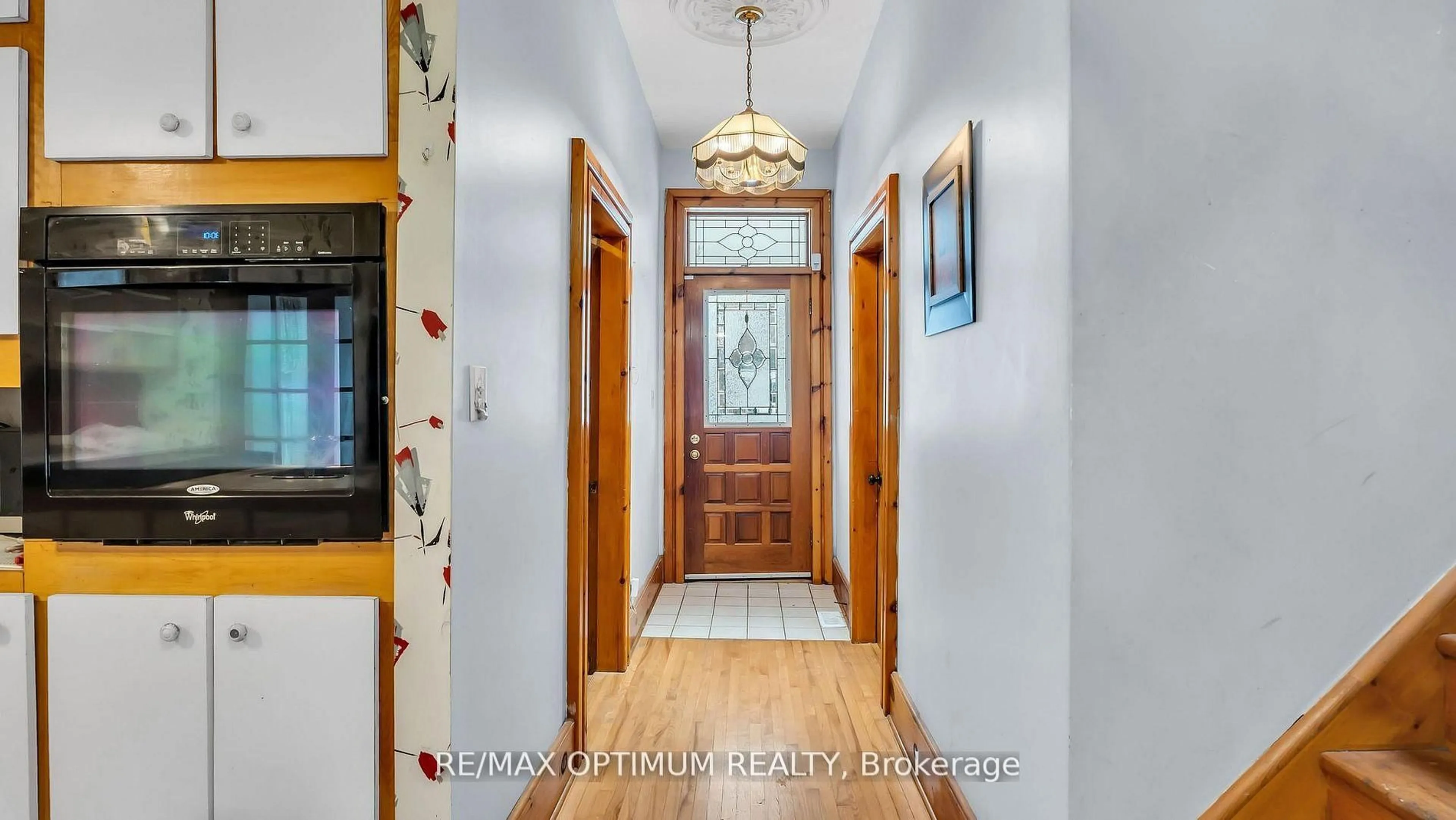 Indoor entryway for 4 Denison Ave, Brampton Ontario L6X 1E6