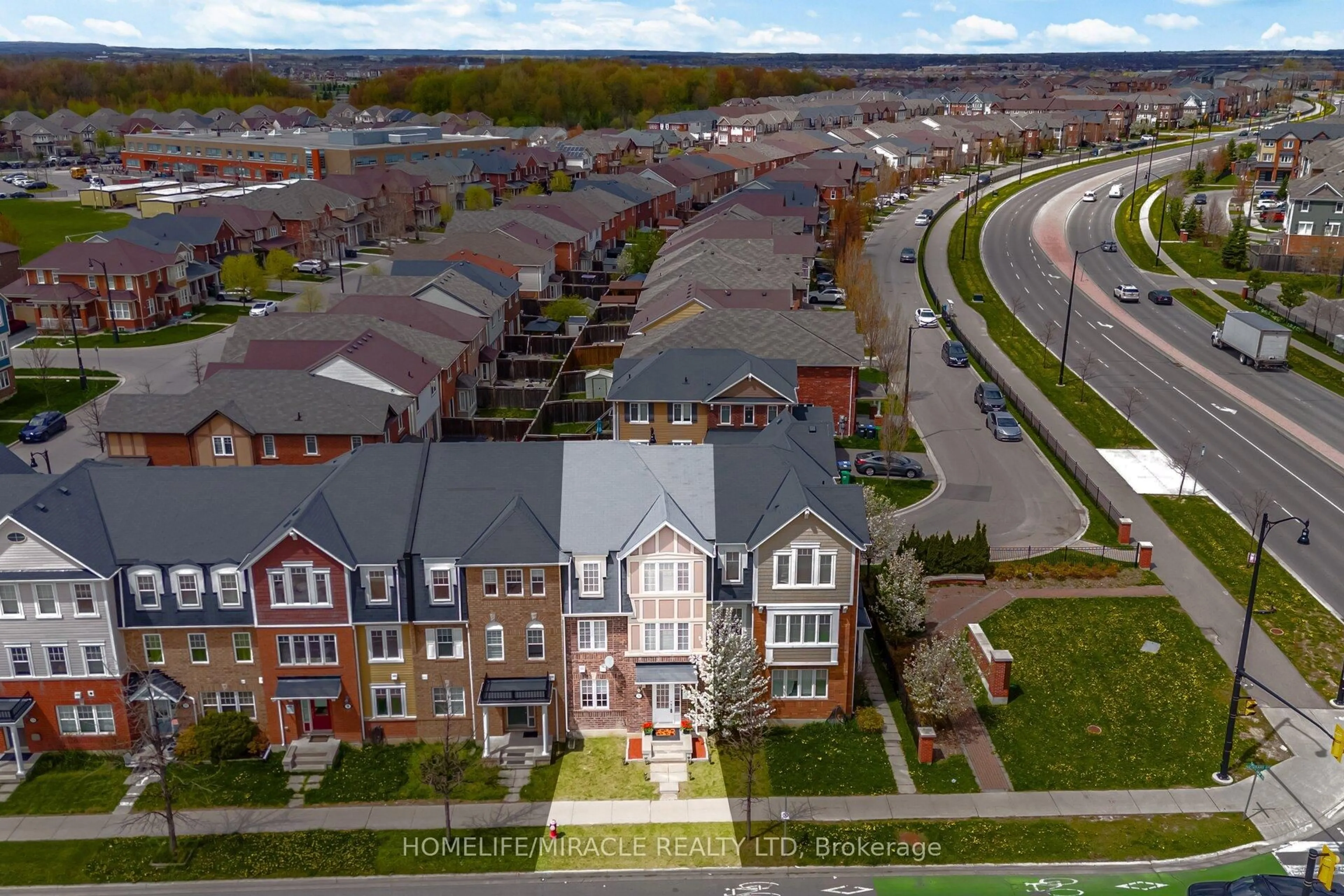 A pic from outside/outdoor area/front of a property/back of a property/a pic from drone, street for 5 Veterans Dr, Brampton Ontario L7A 0T8