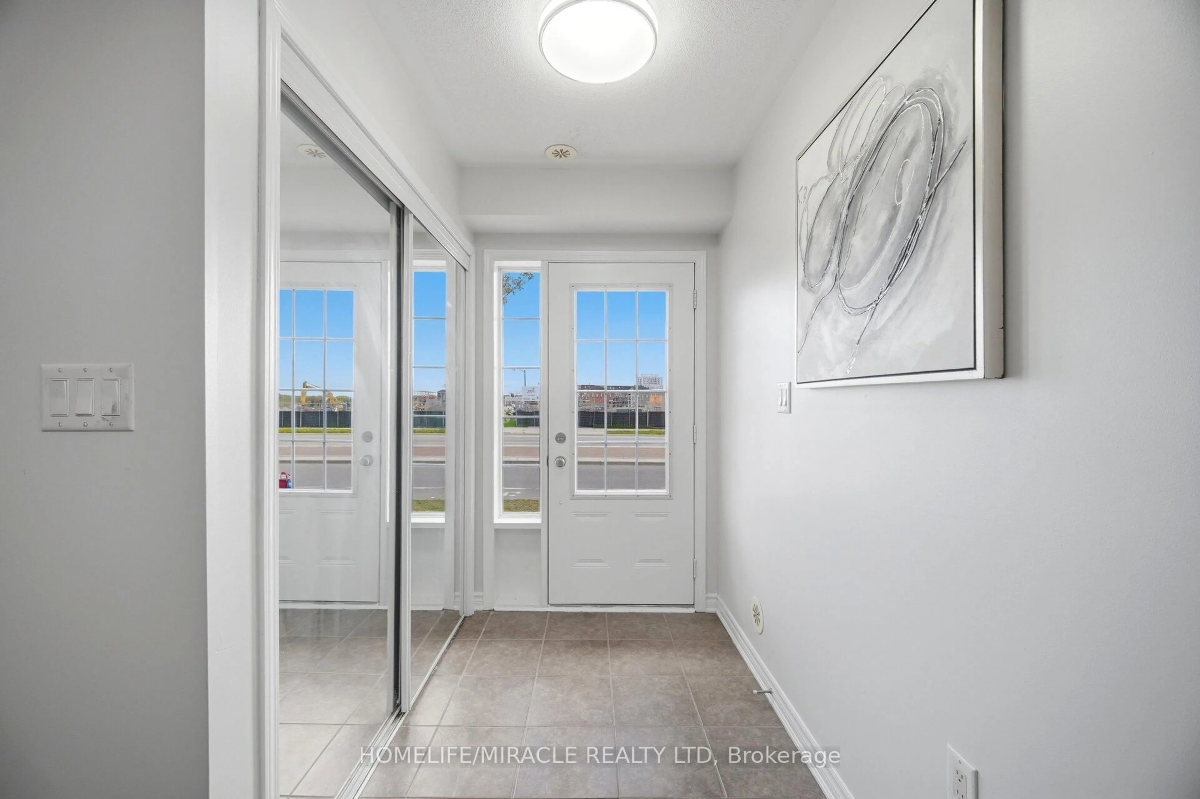 Indoor entryway for 5 Veterans Dr, Brampton Ontario L7A 0T8