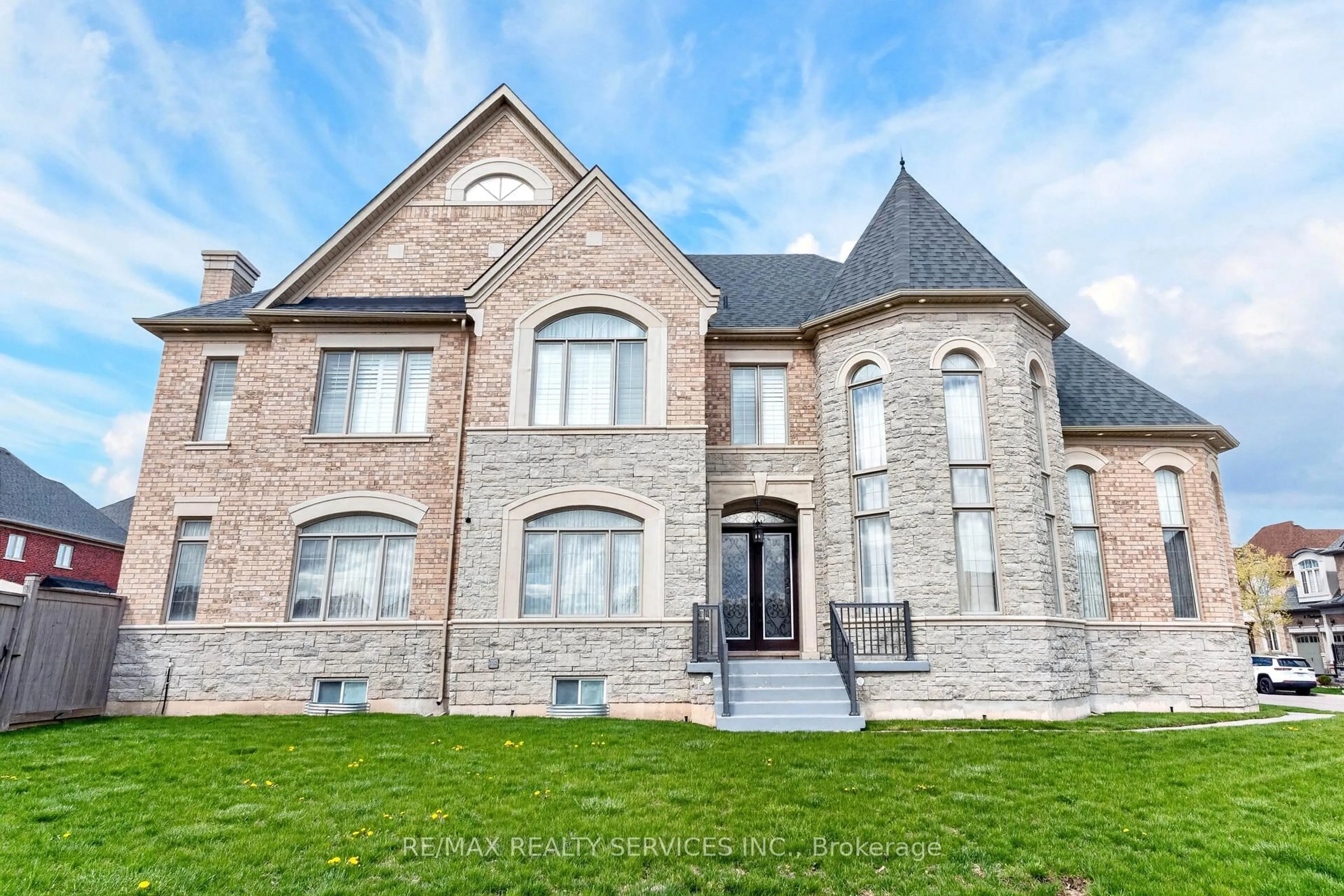 Home with brick exterior material, building for 28 Pendergast Crt, Brampton Ontario L6P 4G7