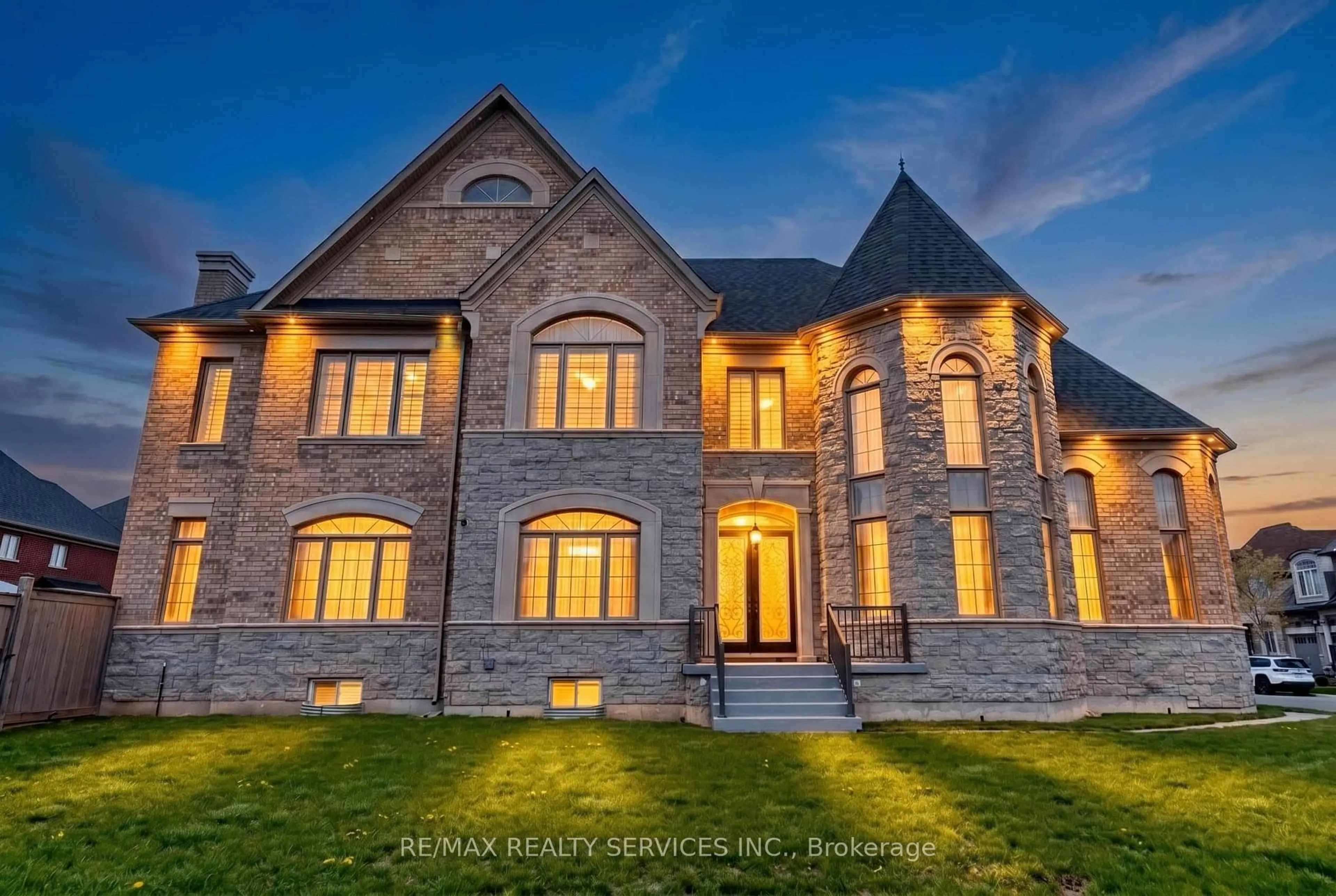 Home with brick exterior material, building for 28 Pendergast Crt, Brampton Ontario L6P 4G7