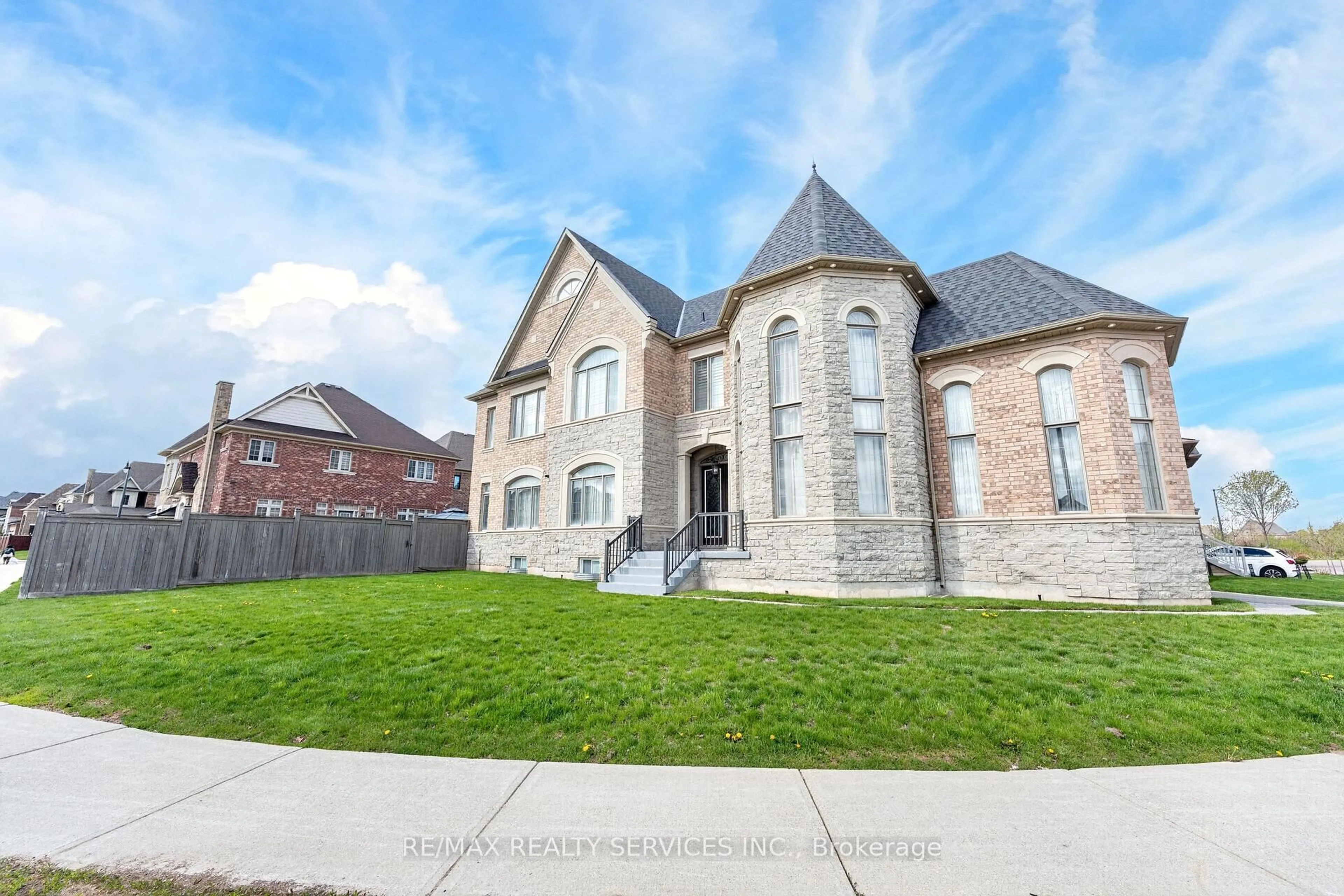 Home with brick exterior material, street for 28 Pendergast Crt, Brampton Ontario L6P 4G7