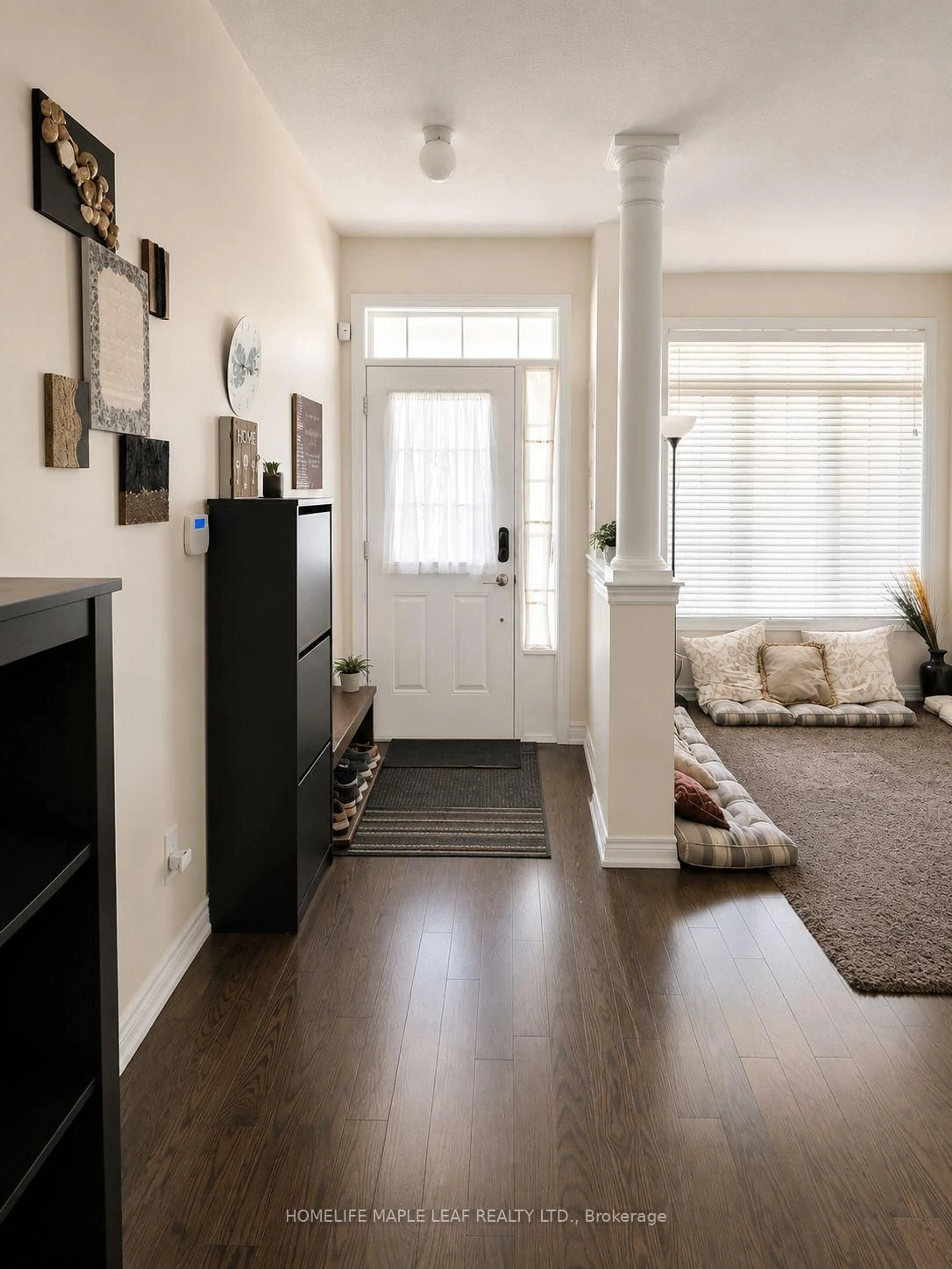 Indoor entryway for 19 Vanwood Cres, Brampton Ontario L6P 2X4
