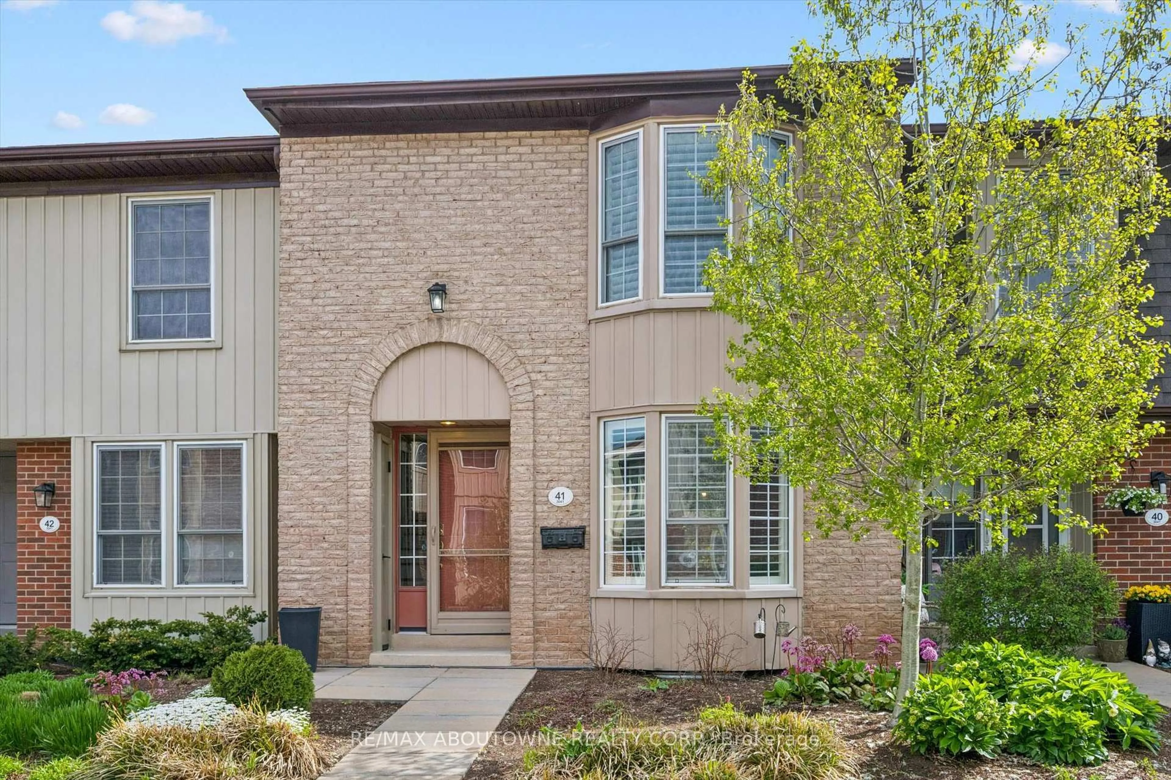 Home with brick exterior material, street for 3041 Glencrest Rd #41, Burlington Ontario L7N 3K1