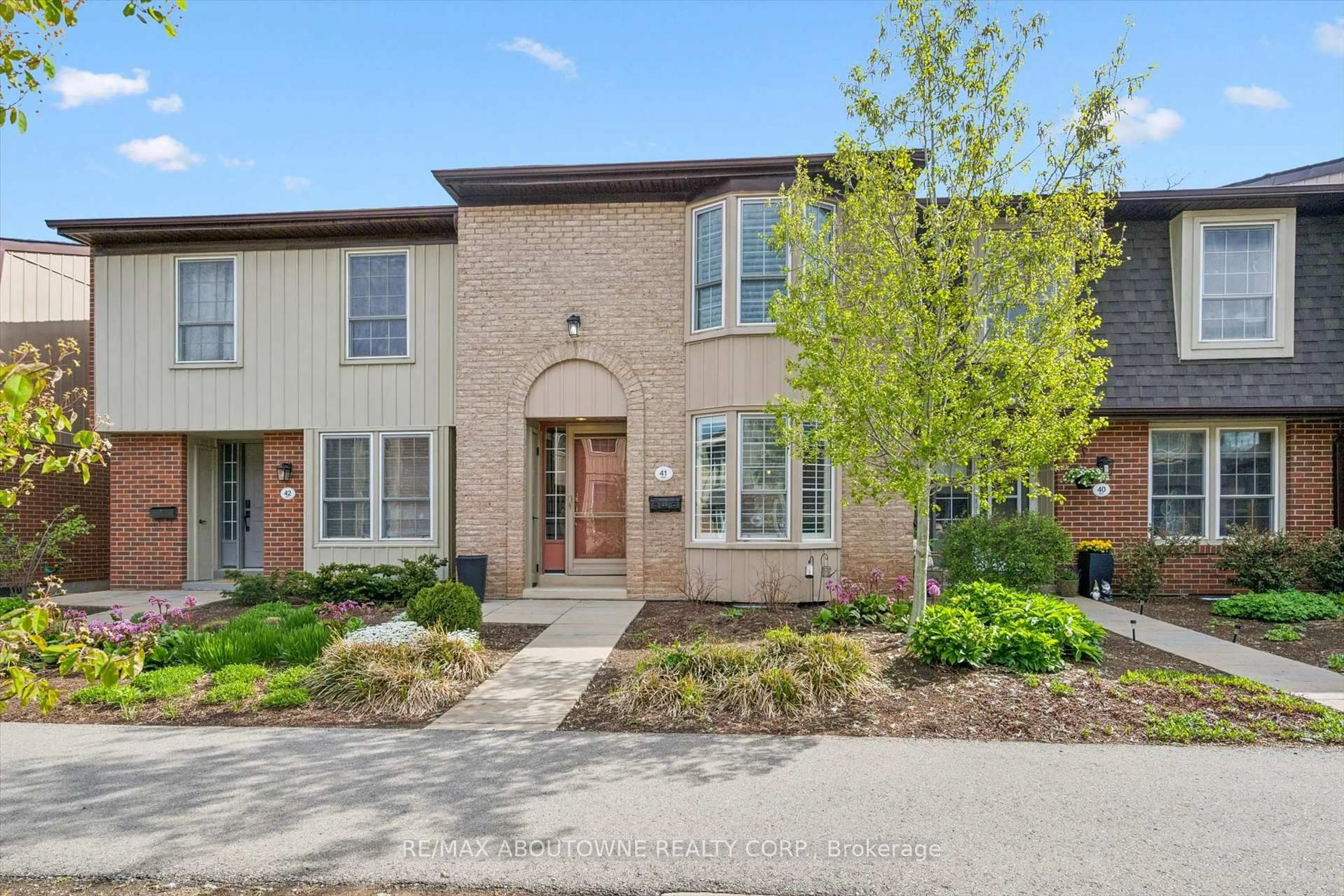 Home with brick exterior material, street for 3041 Glencrest Rd #41, Burlington Ontario L7N 3K1