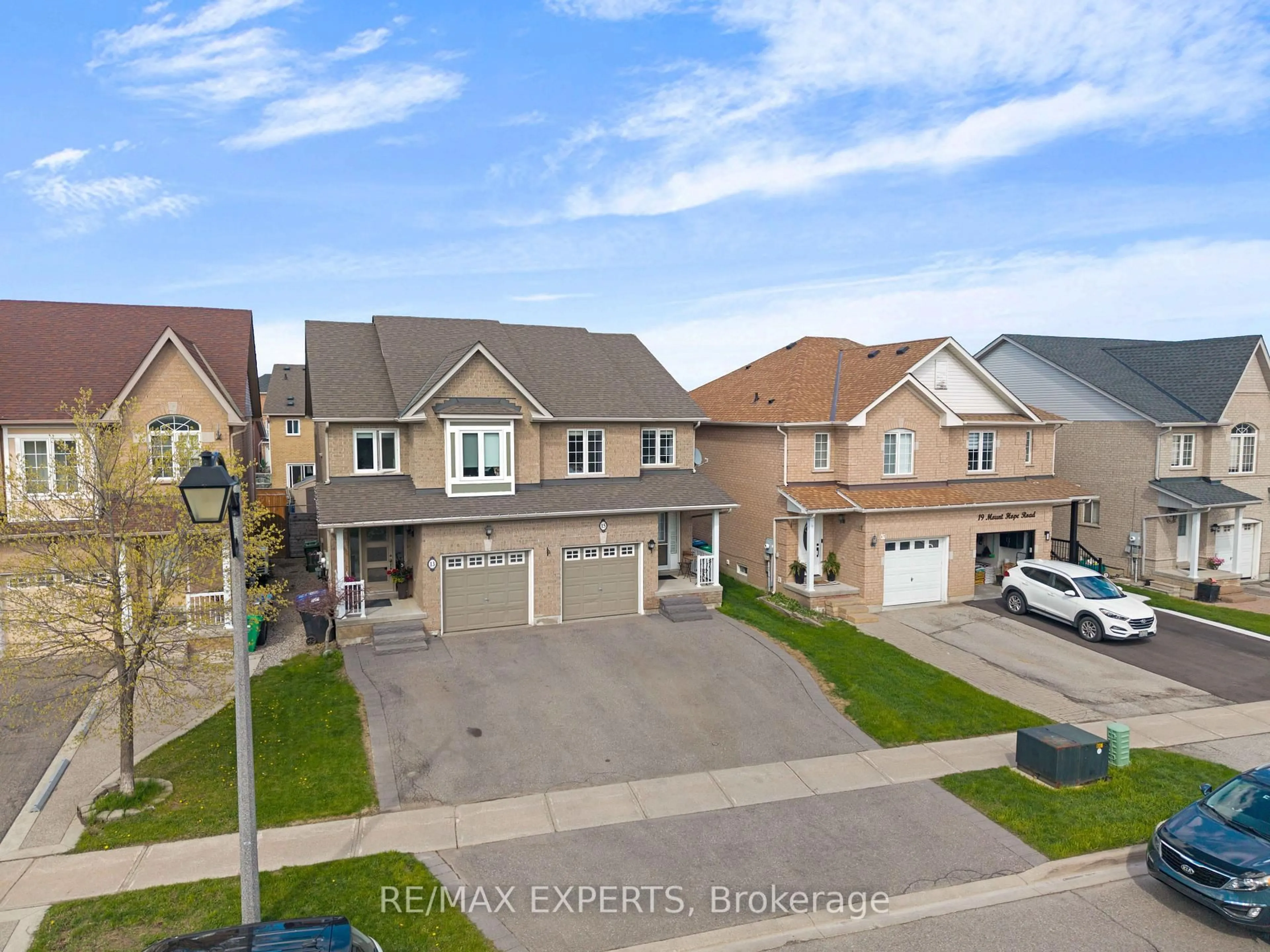 A pic from outside/outdoor area/front of a property/back of a property/a pic from drone, street for 15 Mount Hope Rd, Caledon Ontario L7E 2V3