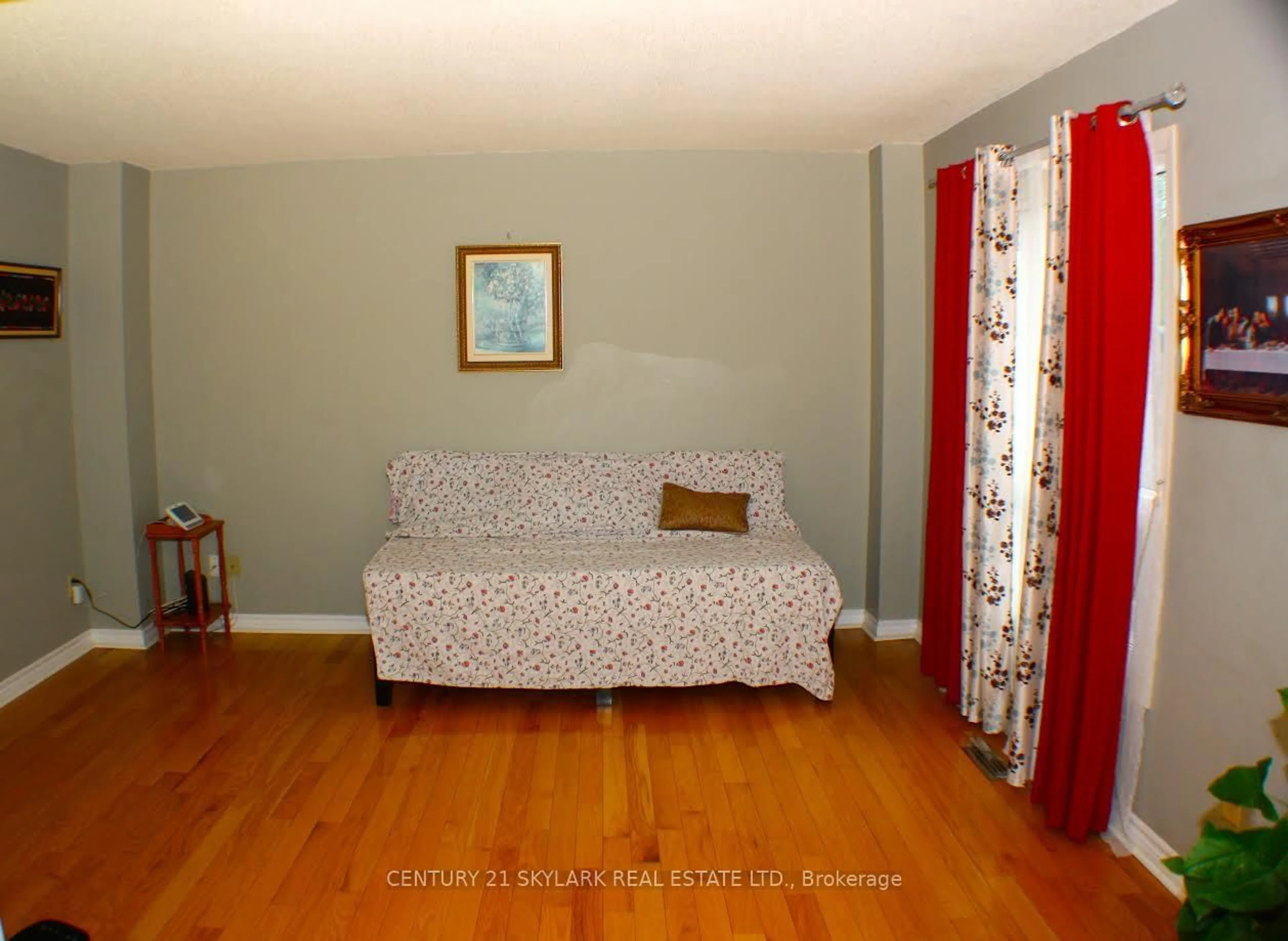 Living room with furniture, unknown for 173 Lech Walesa Dr, Mississauga Ontario L5B 3H1